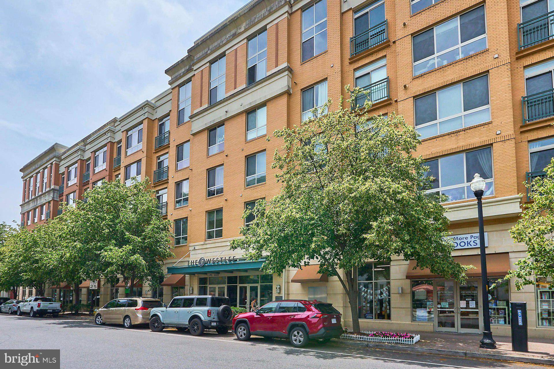 Arlington, VA 22213,2200 N WESTMORELAND ST #325
