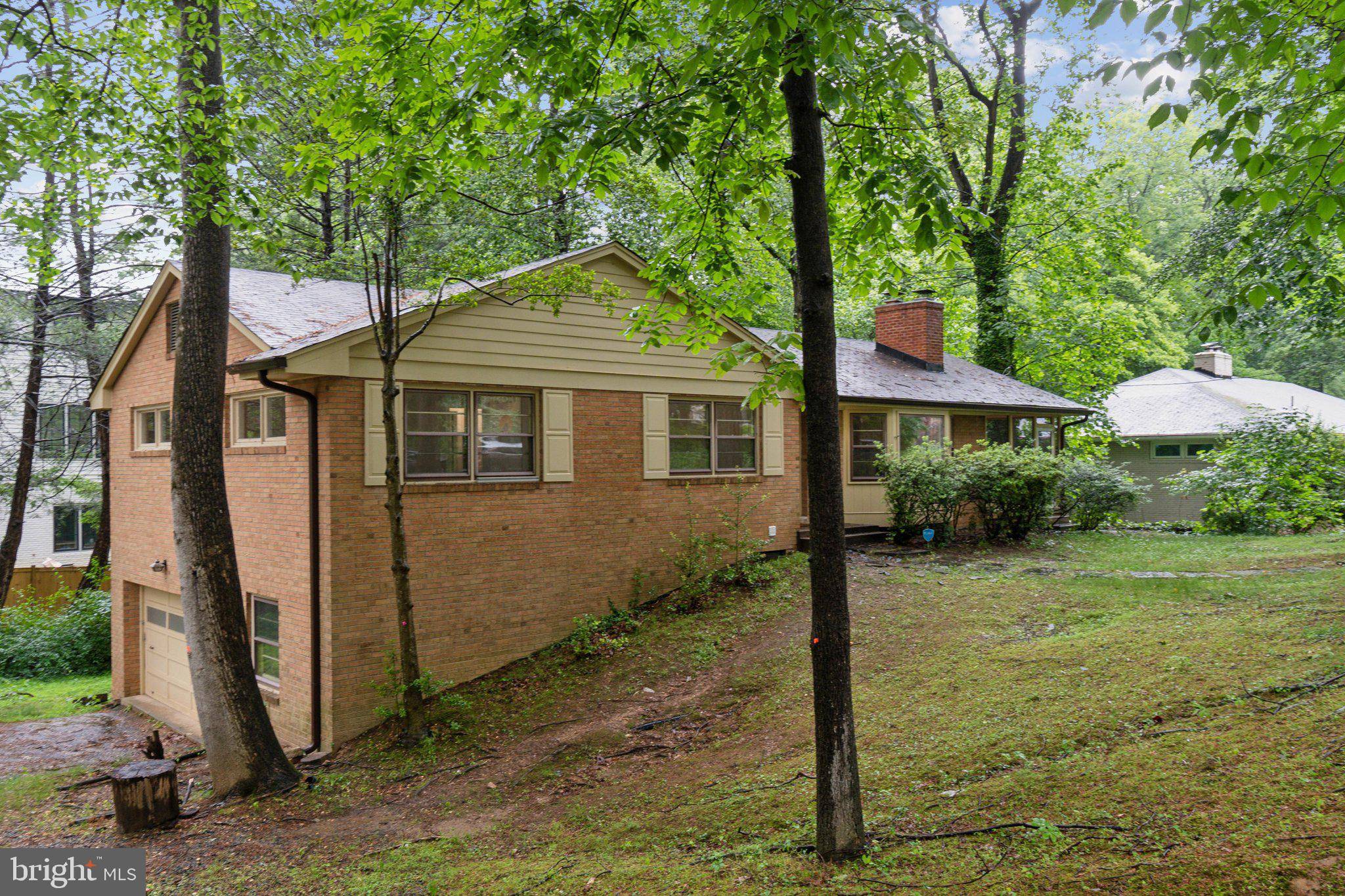 Mclean, VA 22101,1440 WOODACRE DR