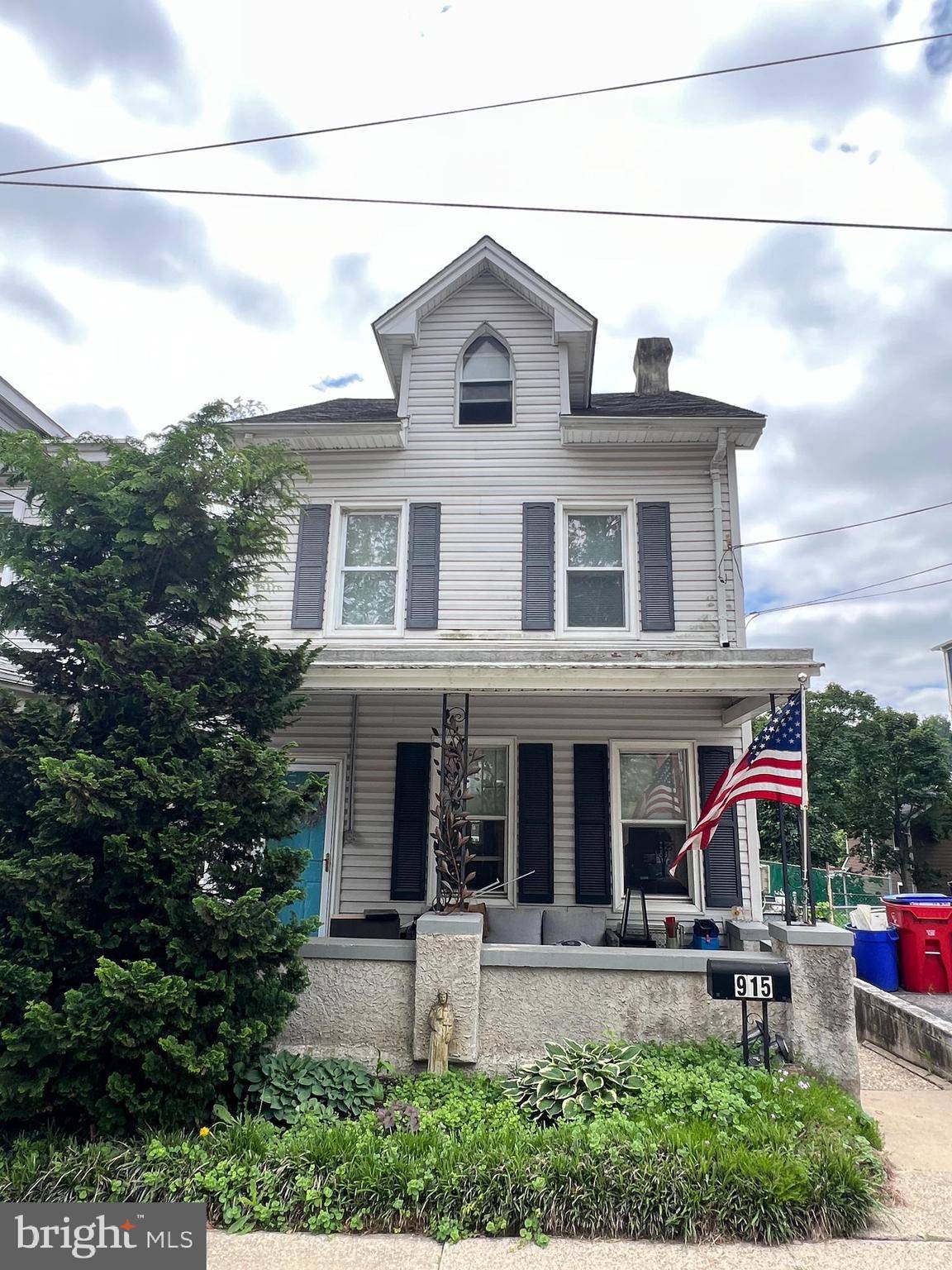 Conshohocken, PA 19428,915 SPRING MILL AVE