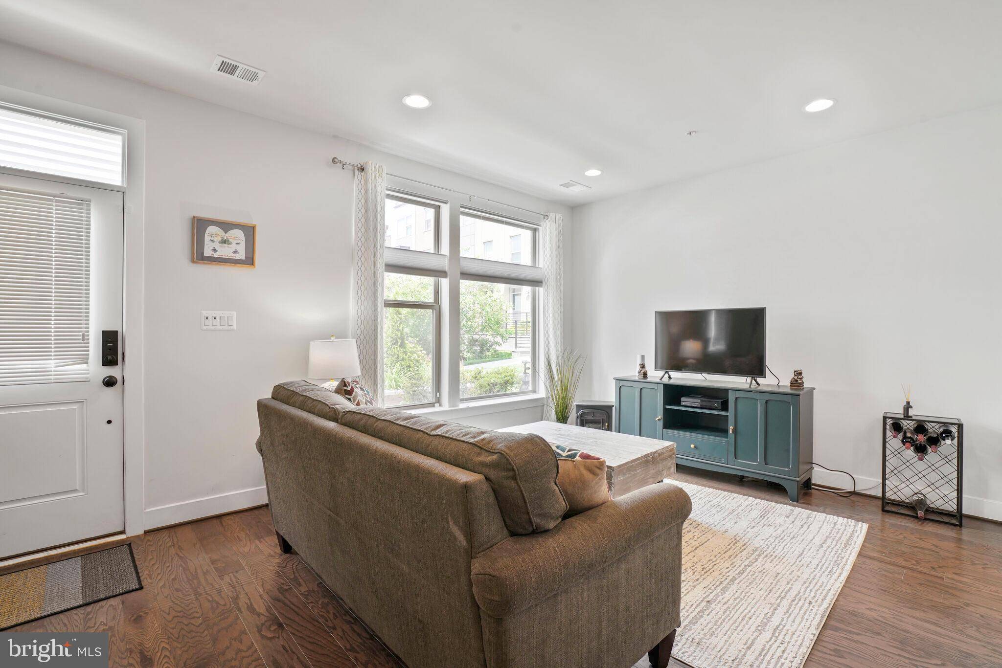 North Bethesda, MD 20852,5140 LONGSTONE WAY
