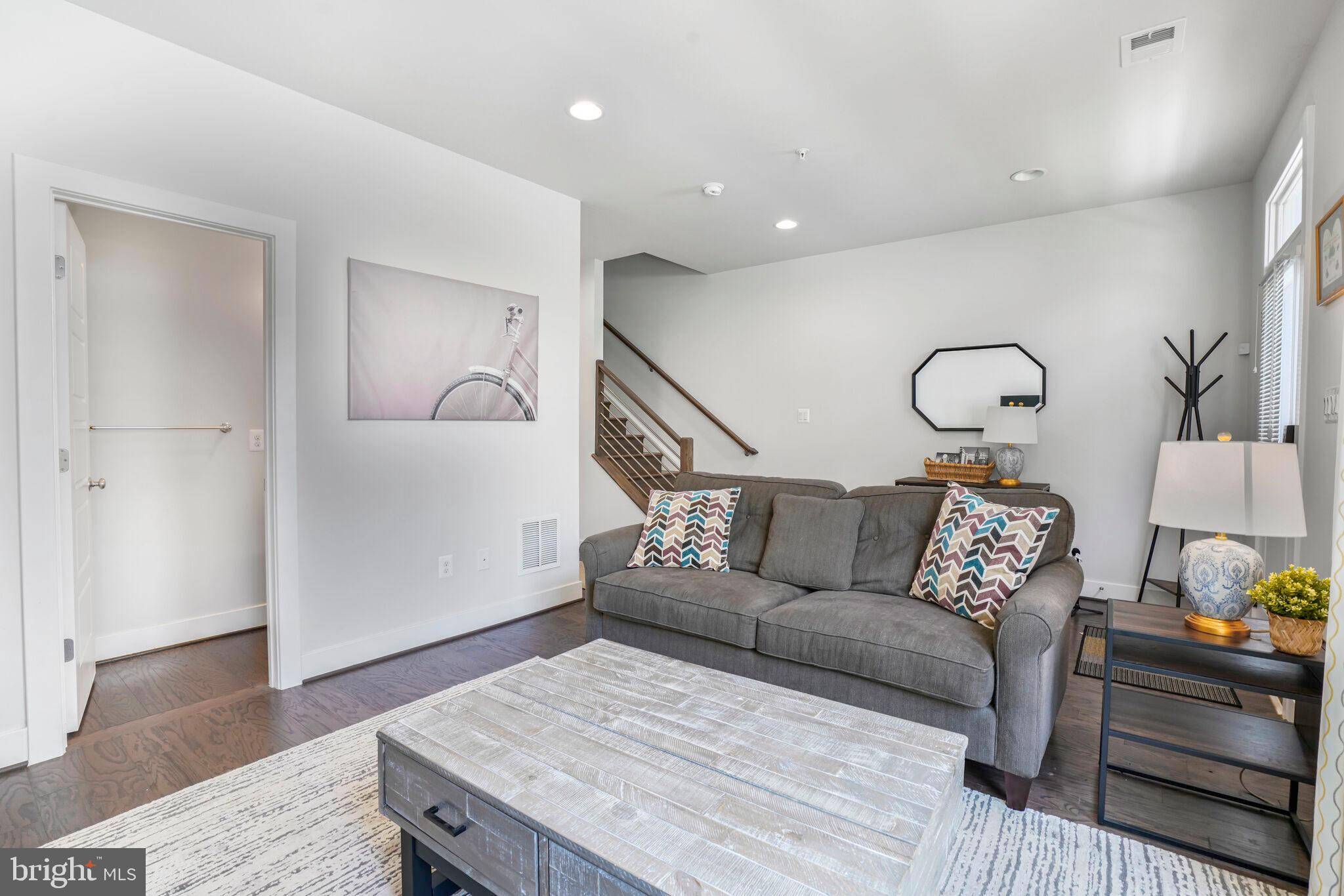 North Bethesda, MD 20852,5140 LONGSTONE WAY