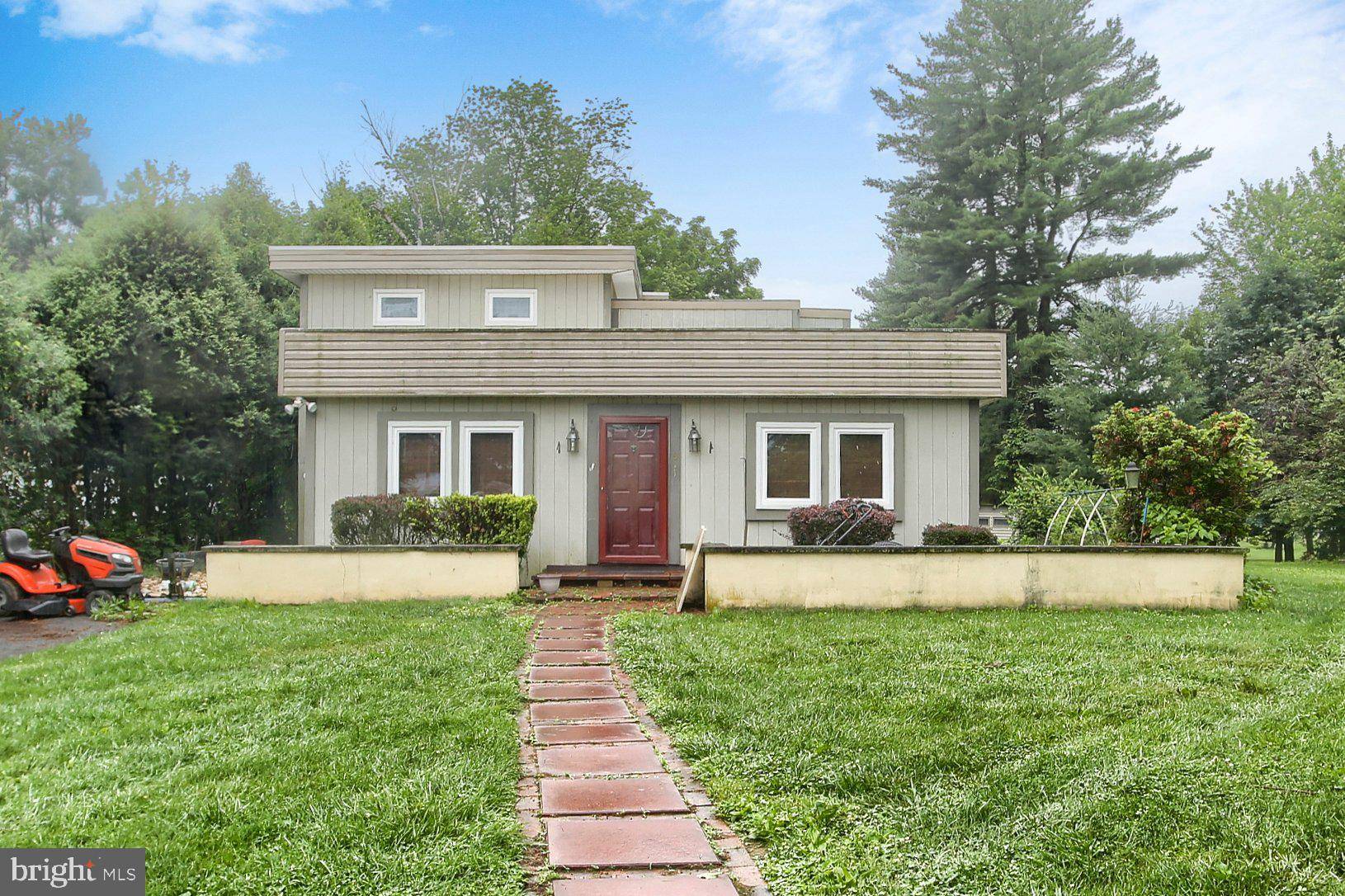 Mechanicsburg, PA 17055,911 NIXON DR