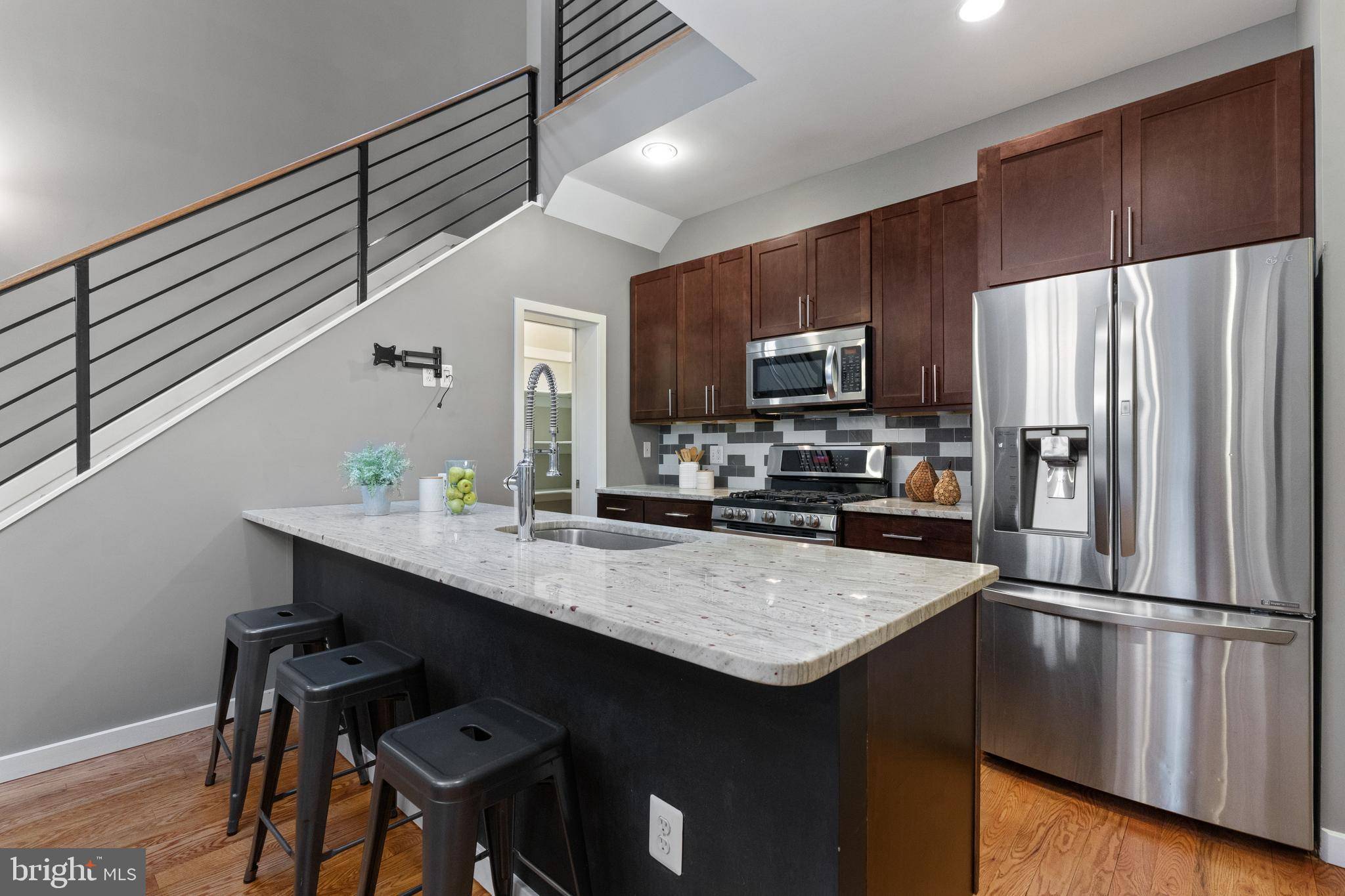 Washington, DC 20001,1423 1ST ST NW #B