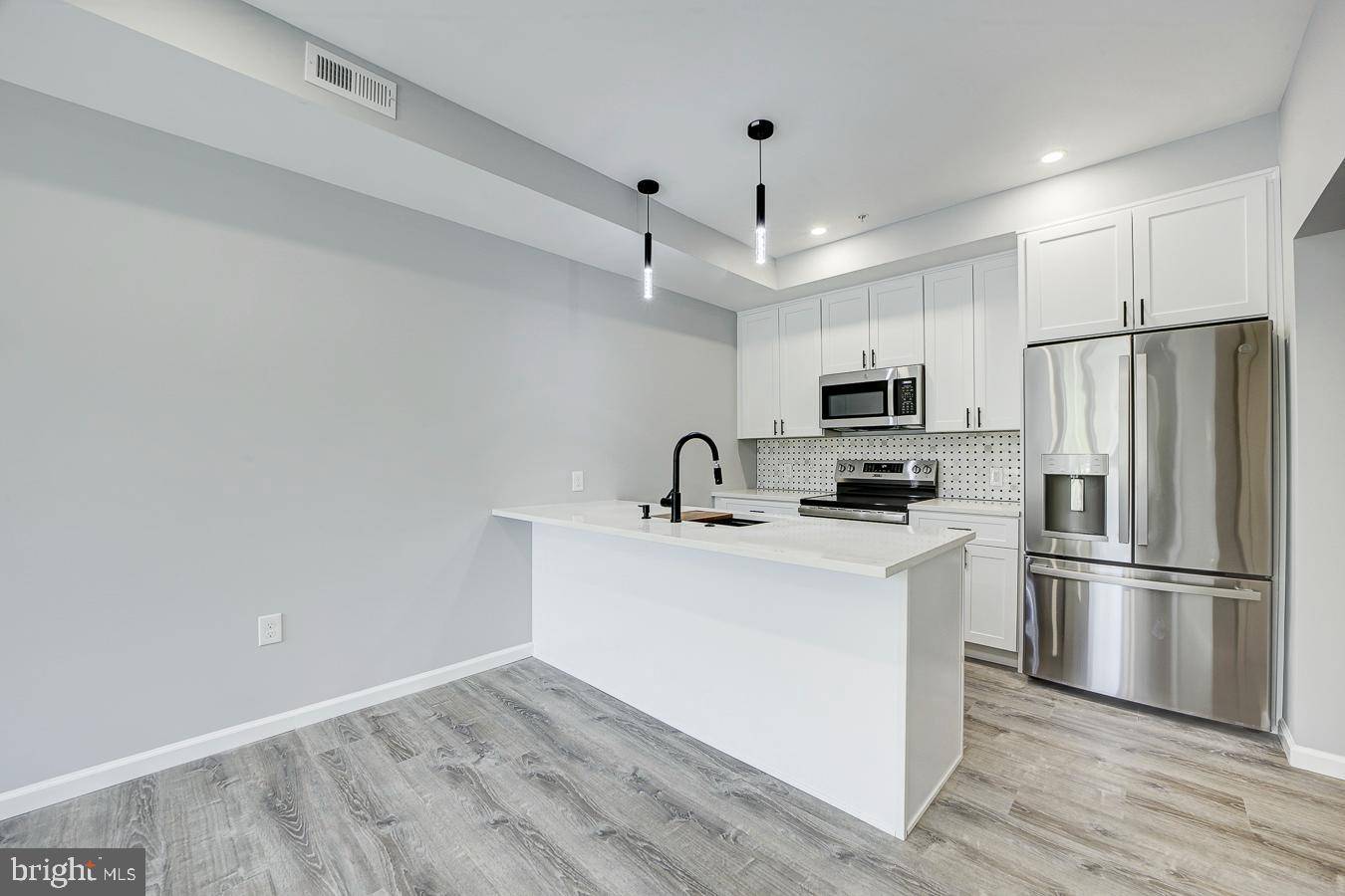 Washington, DC 20002,832 19TH ST NE #B