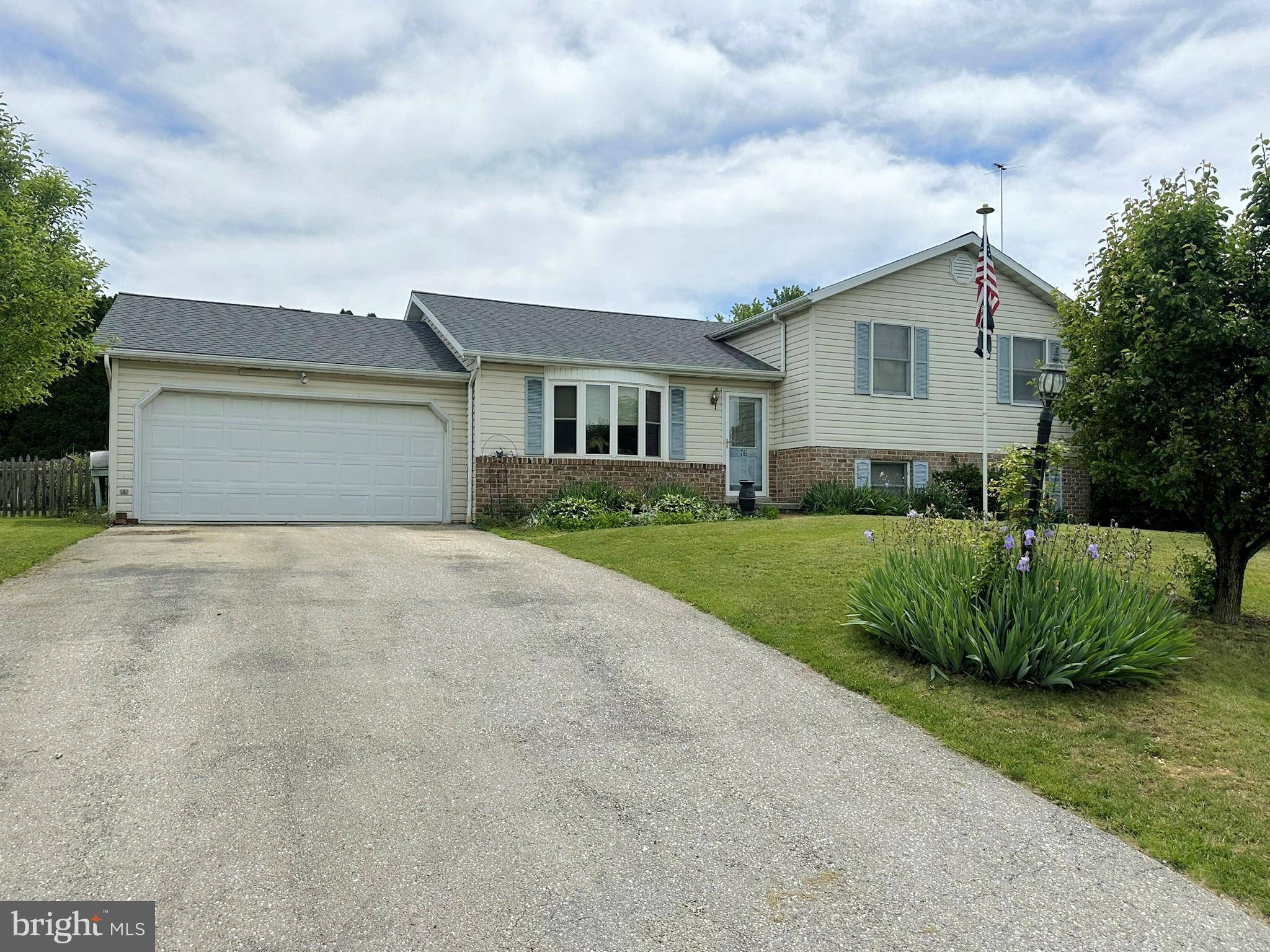 Hanover, PA 17331,76 MOORE DR