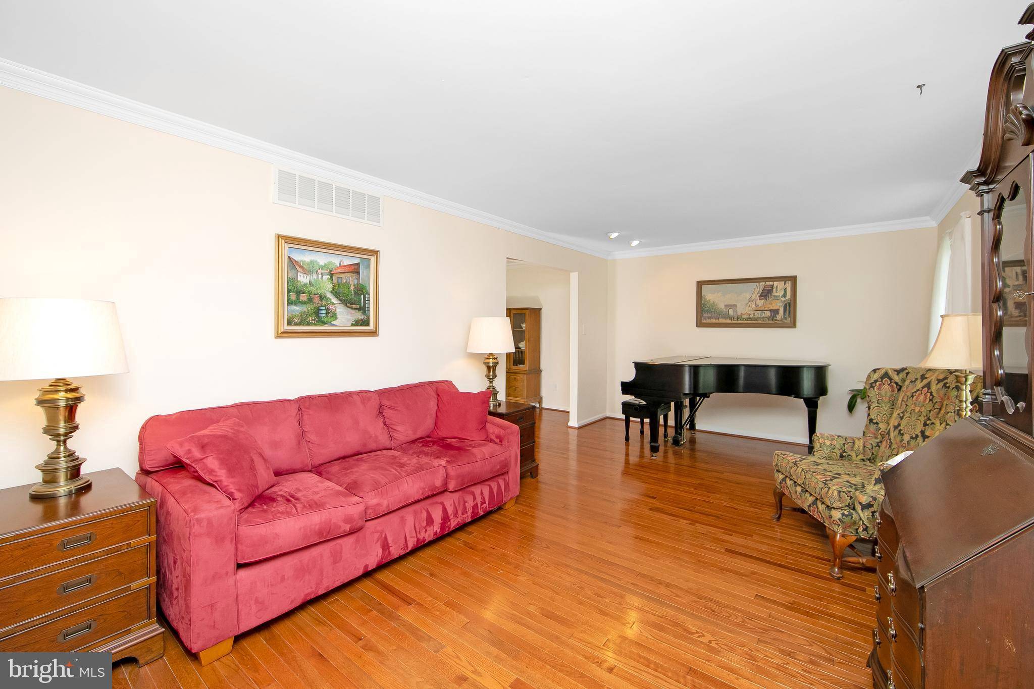 Mount Laurel, NJ 08054,108 HOLIDAY ST