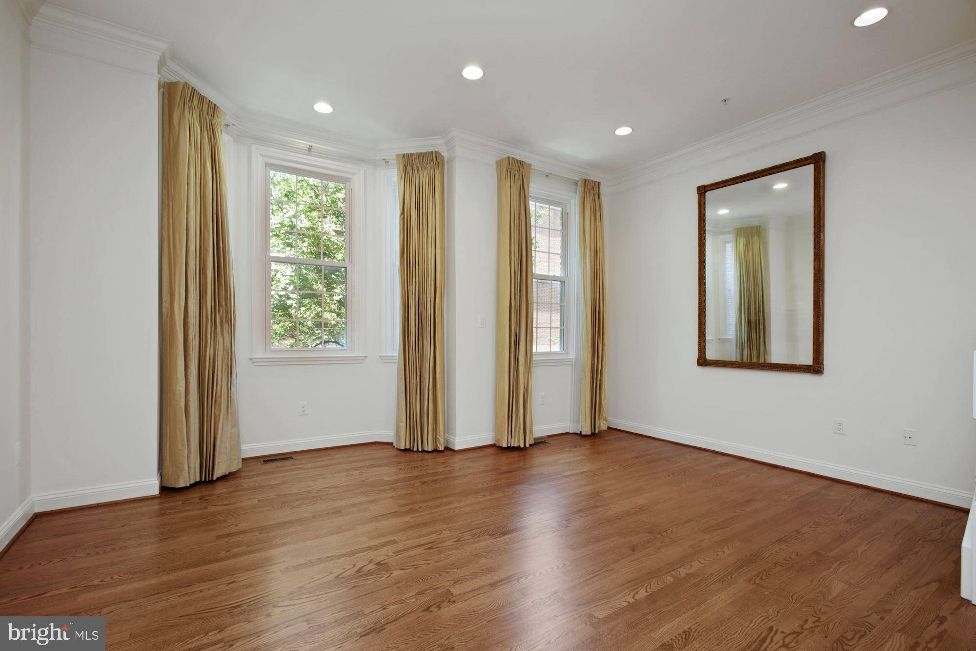 Bethesda, MD 20814,4910 MONTGOMERY LN
