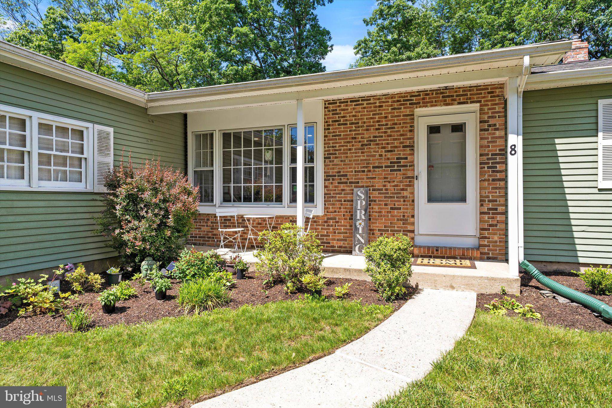 Hamilton, NJ 08690,8 CRESTWOOD DR