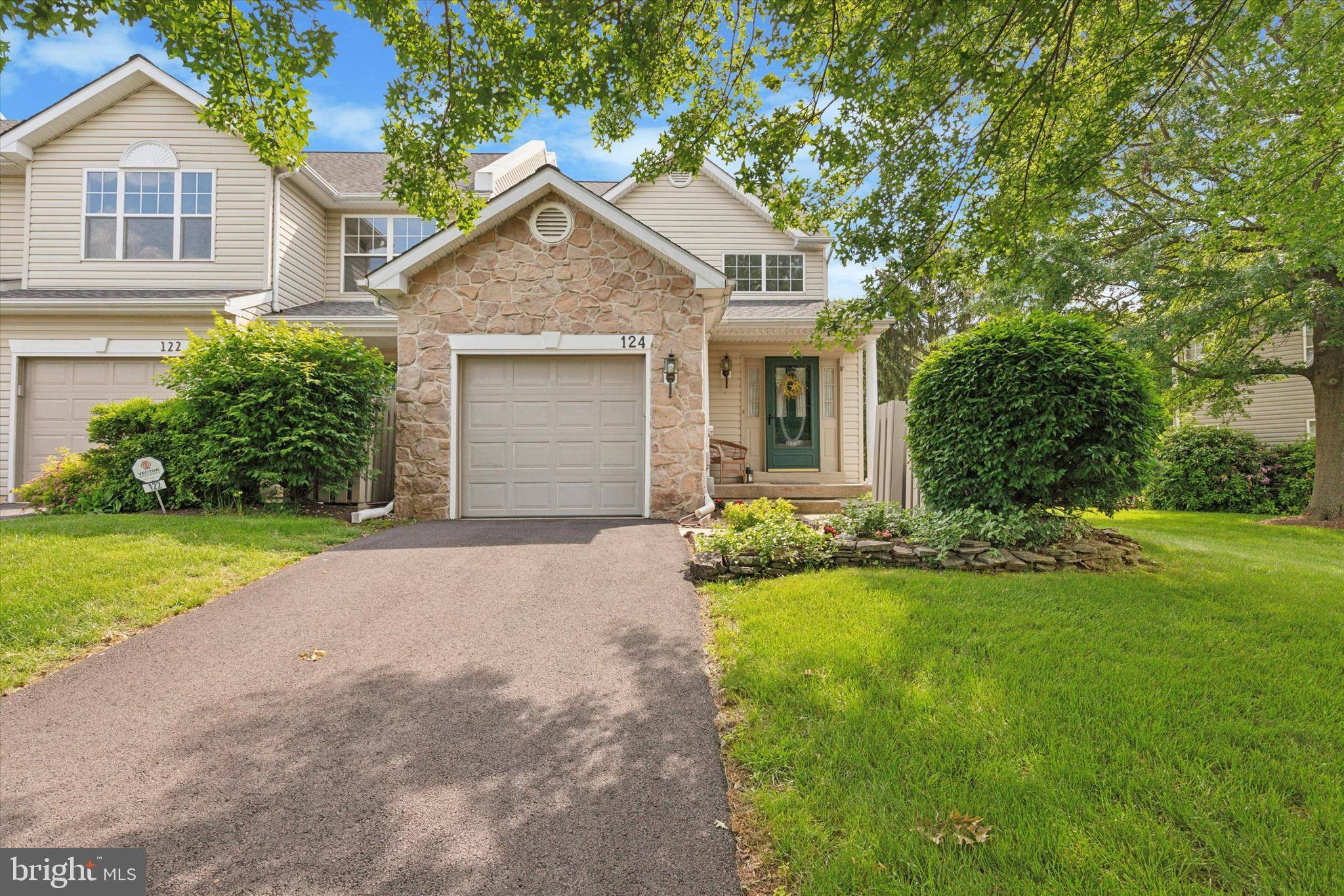 Chalfont, PA 18914,124 GALWAY CIR