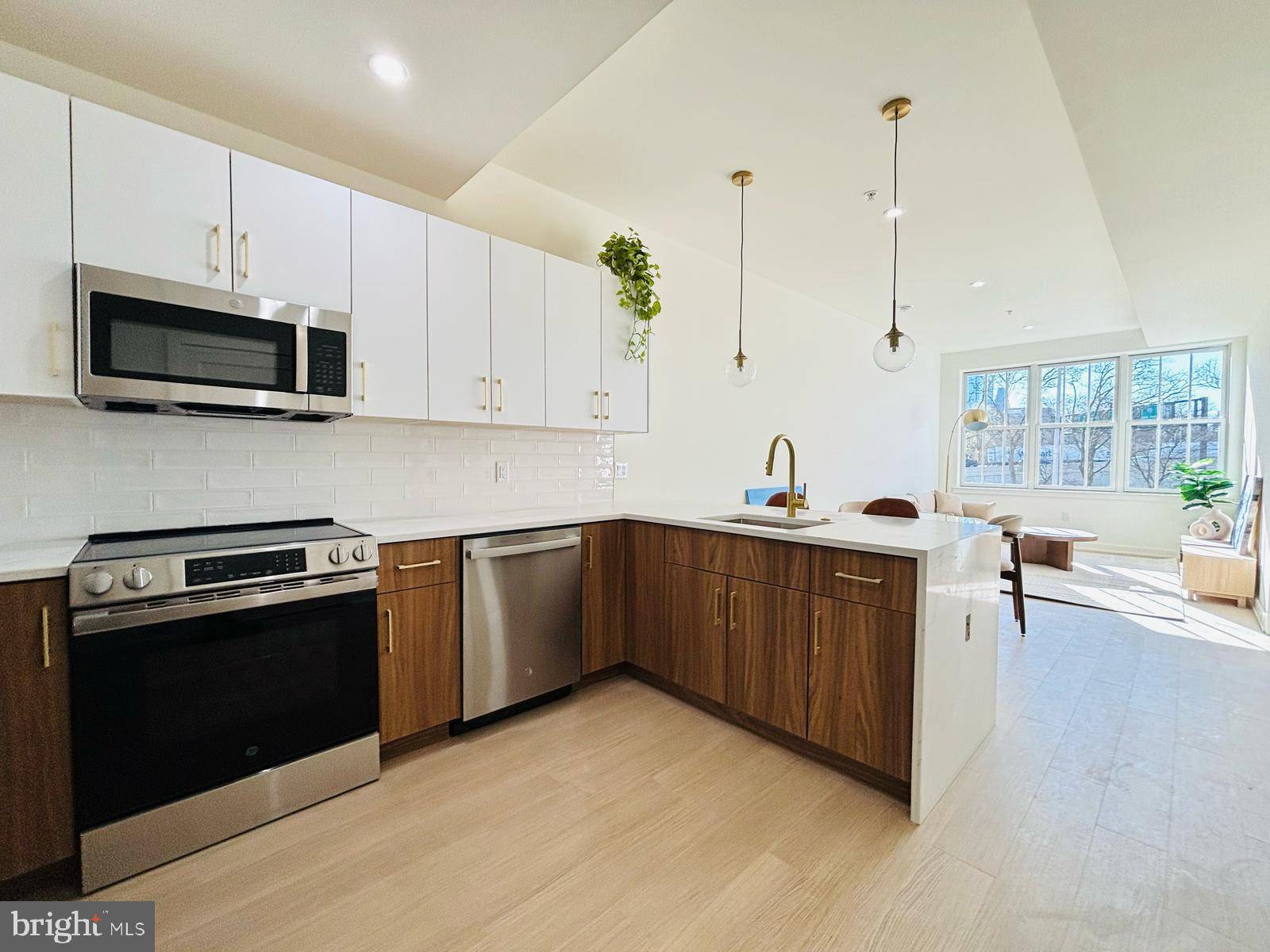 Philadelphia, PA 19106,416 VINE ST #310