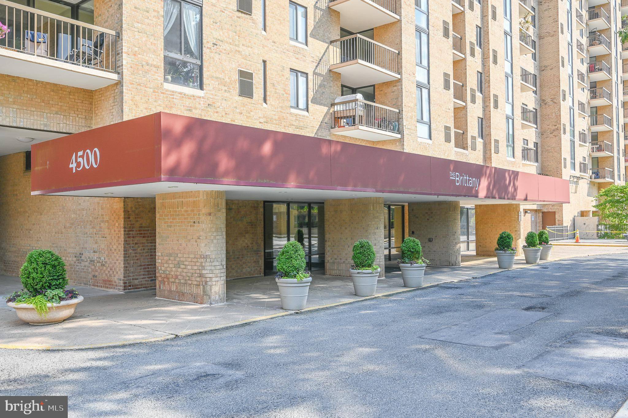 Arlington, VA 22204,4500 FOUR MILE RUN DR #211
