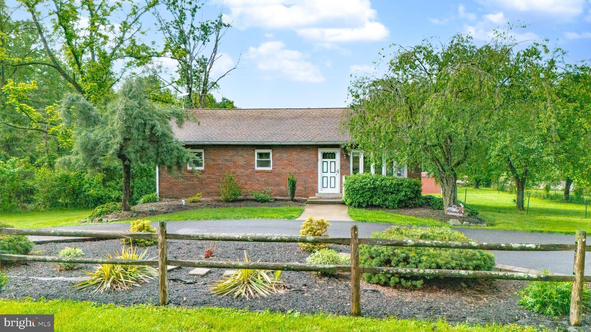 Hellertown, PA 18055,2542 APPLE ST