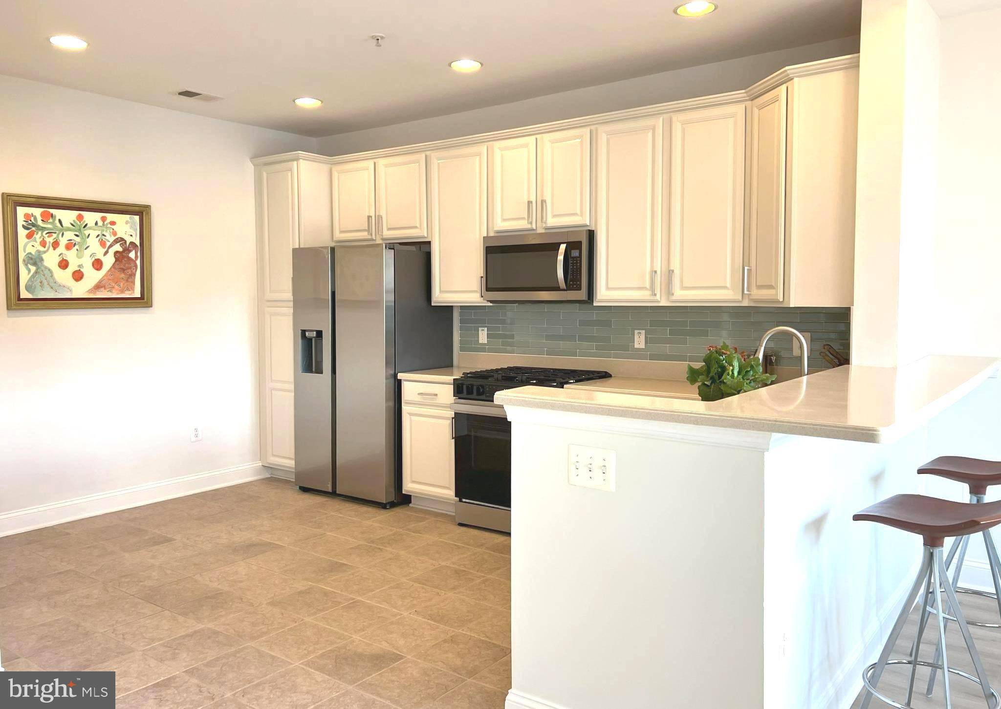 Rockville, MD 20850,327 KING FARM BLVD #104