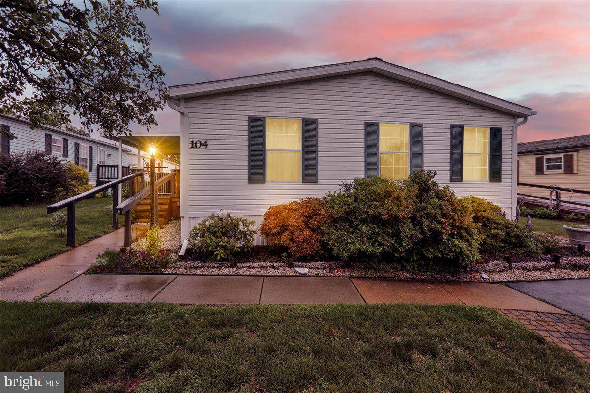 Lancaster, PA 17603,104 SILVER WIND CT S