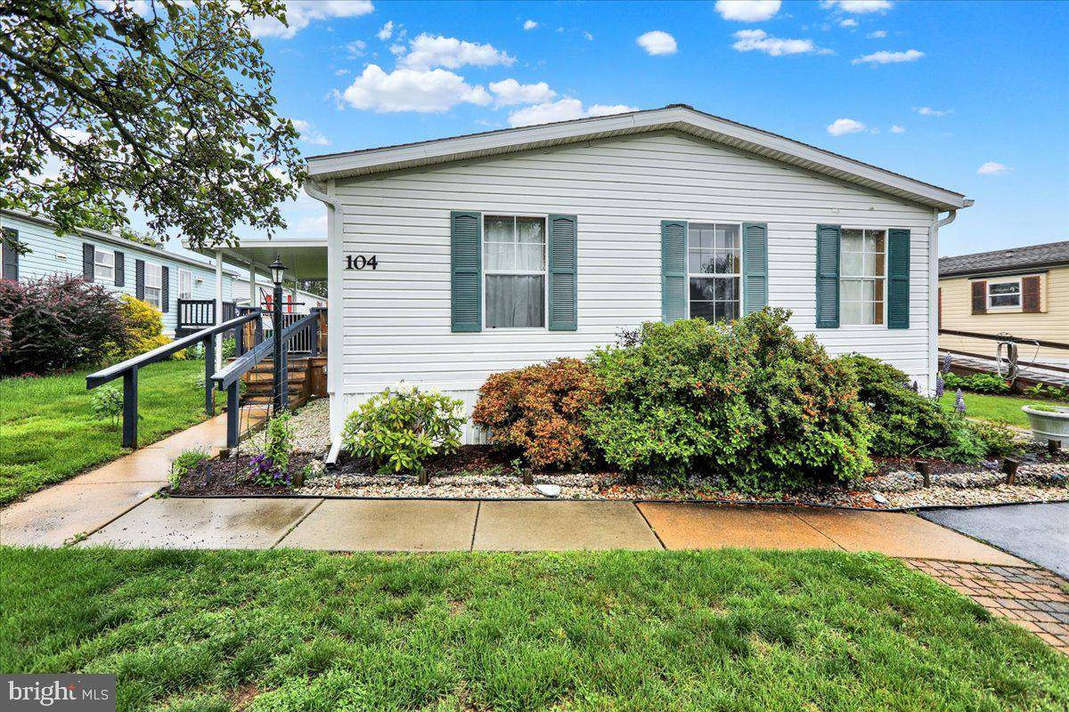 Lancaster, PA 17603,104 SILVER WIND CT S
