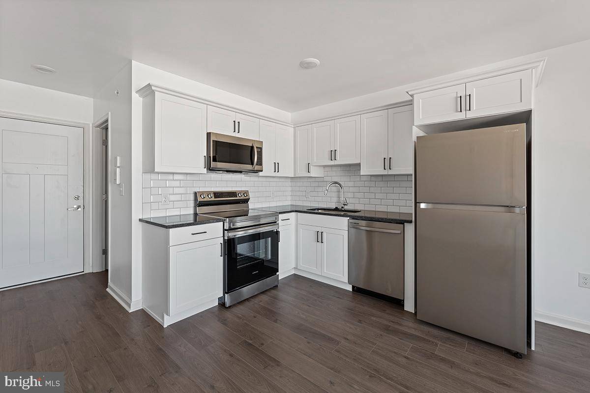 Philadelphia, PA 19128,404 FOUNTAIN ST #107