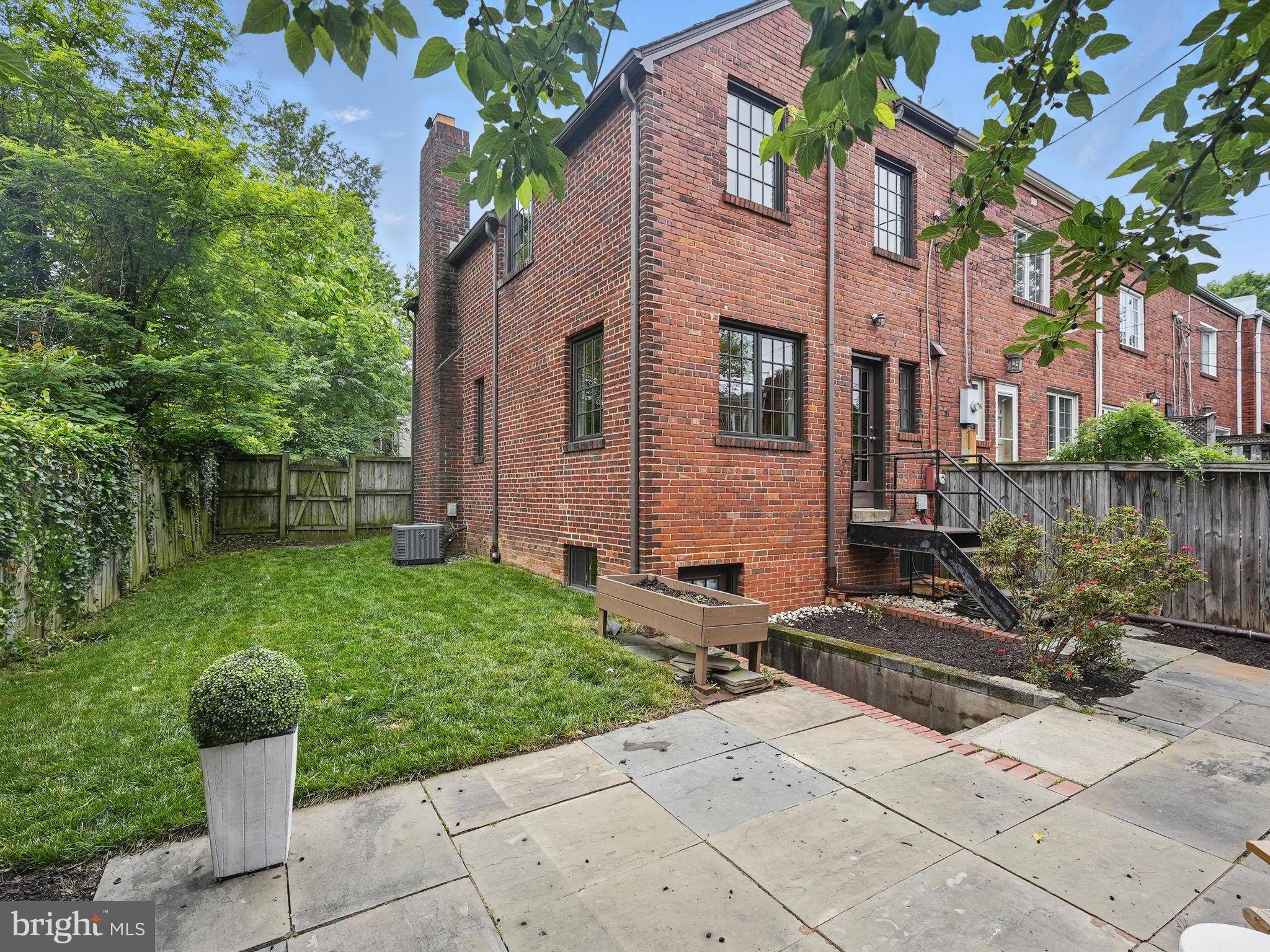 Alexandria, VA 22314,711 AVON PL