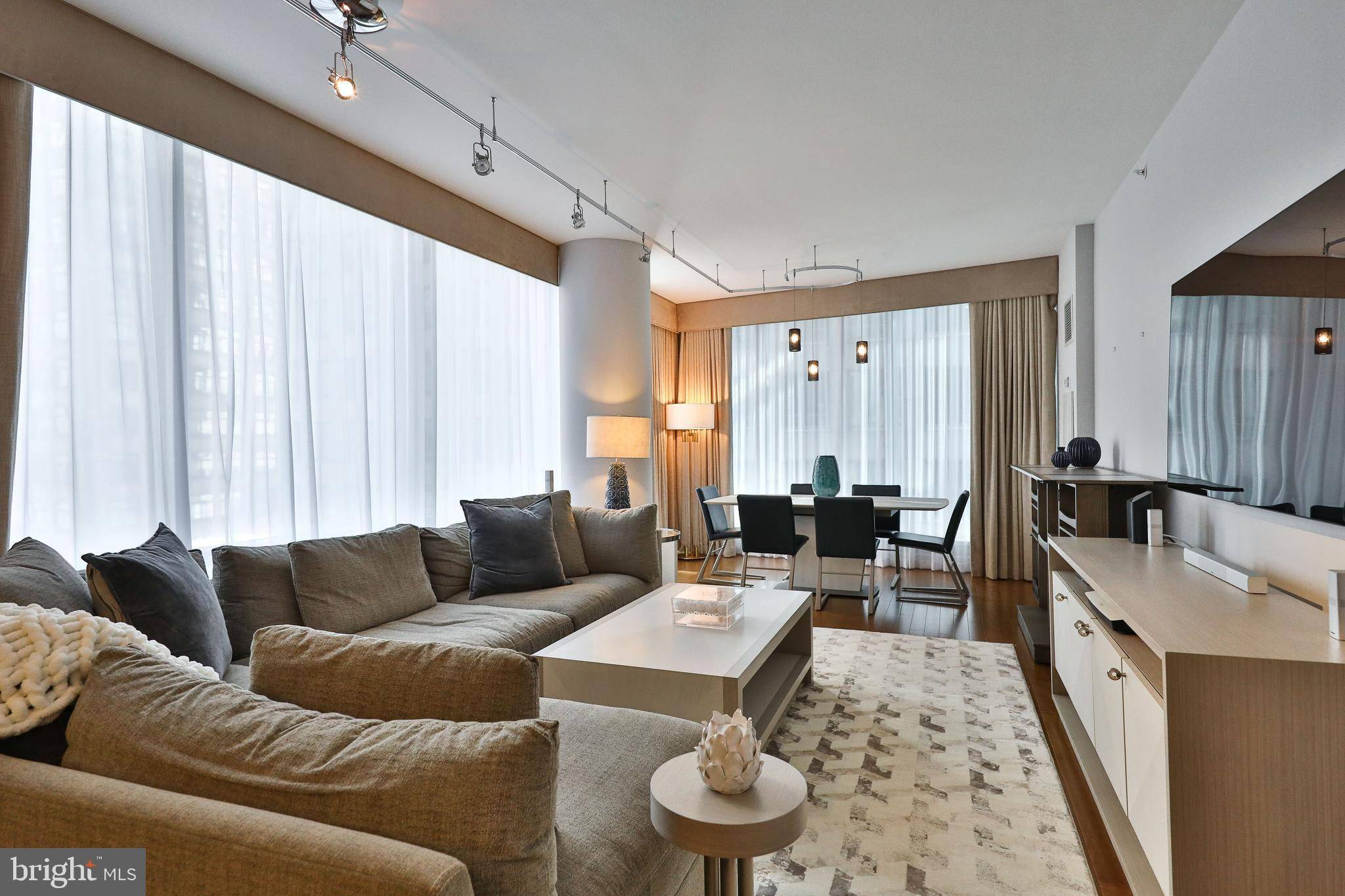 Philadelphia, PA 19102,1414 S PENN SQ #11H