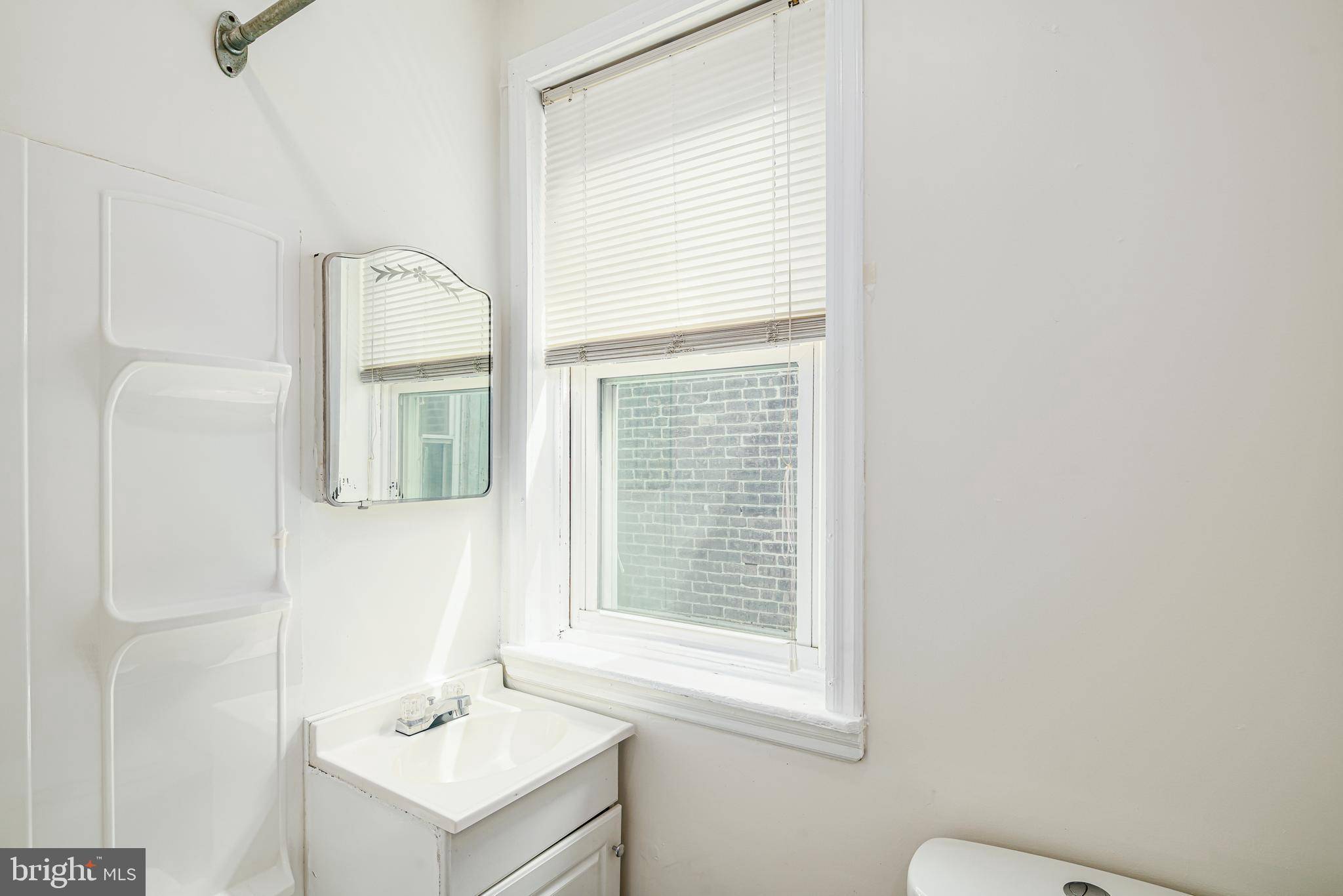 Philadelphia, PA 19140,635 W RUSSELL ST