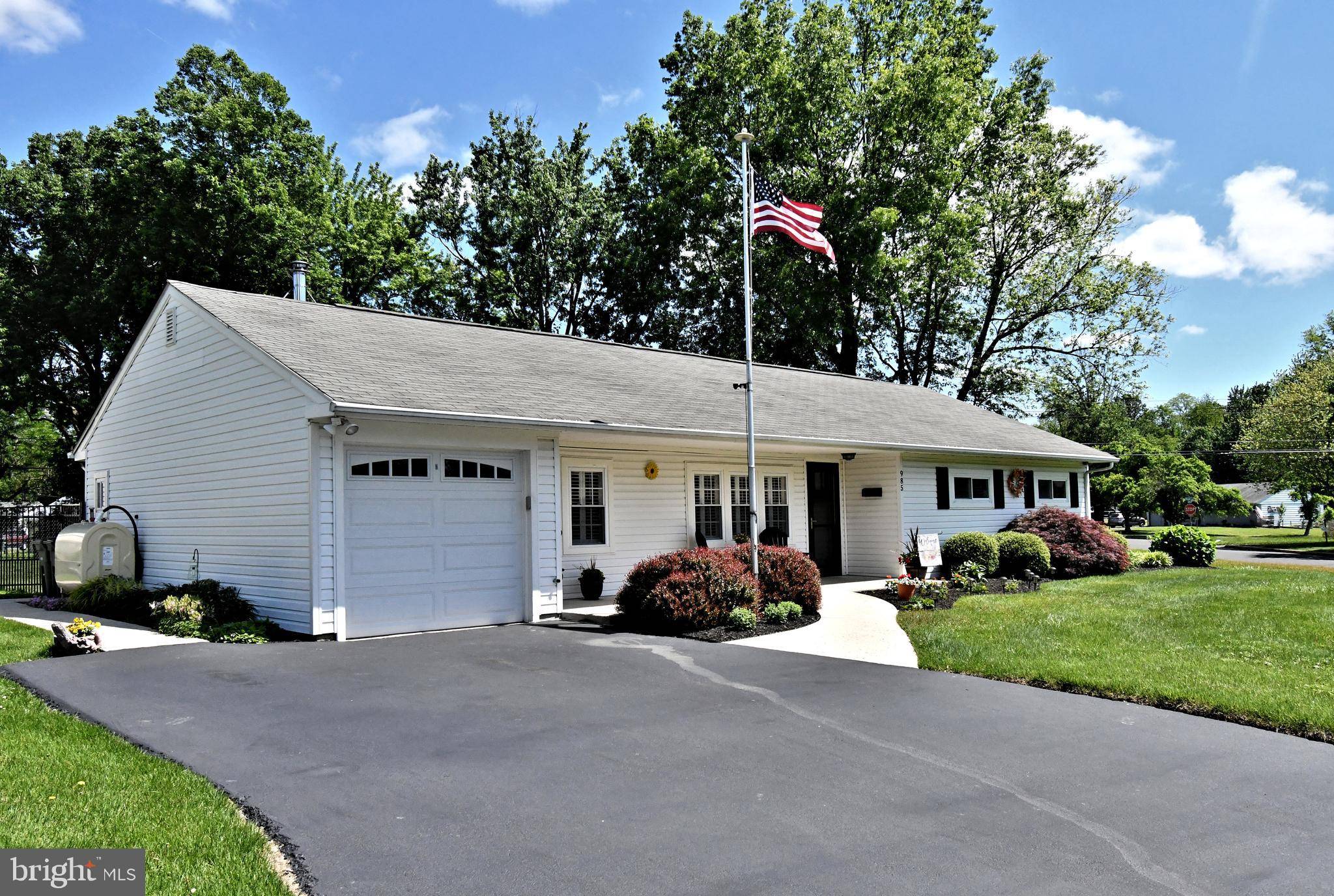 Southampton, PA 18966,985 JEFFREY DR