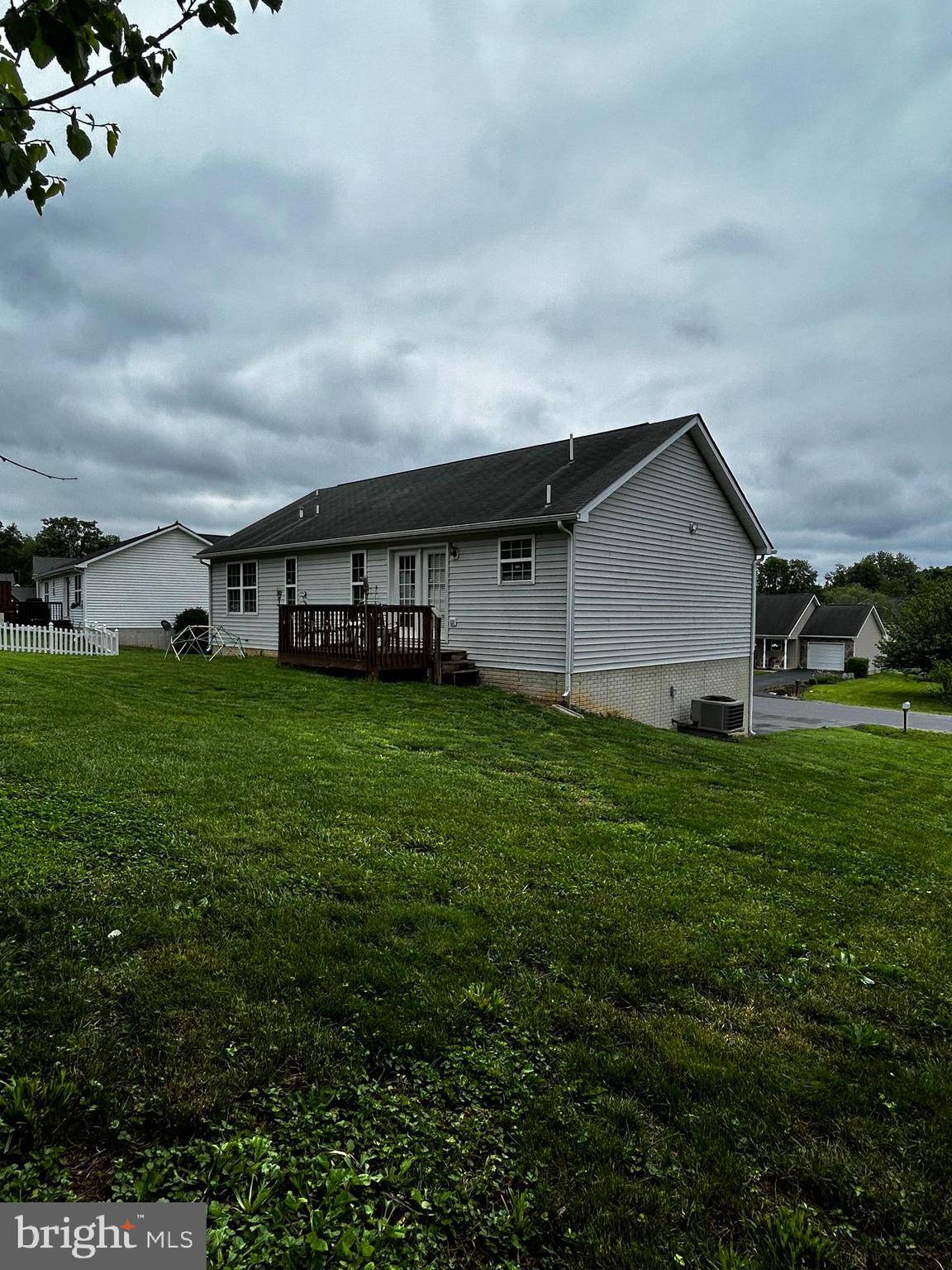 Martinsburg, WV 25403,202 DINALI DR