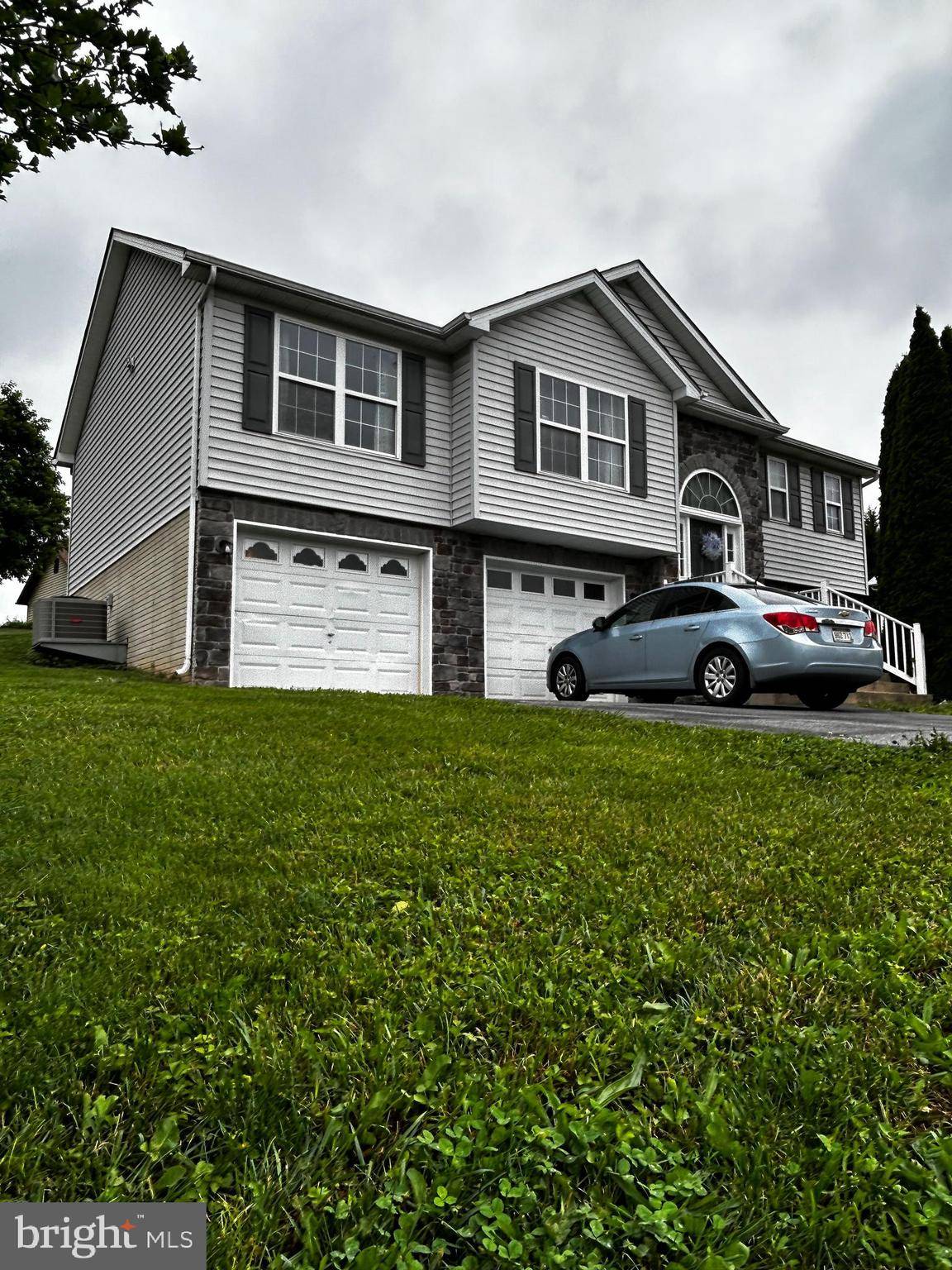 Martinsburg, WV 25403,202 DINALI DR