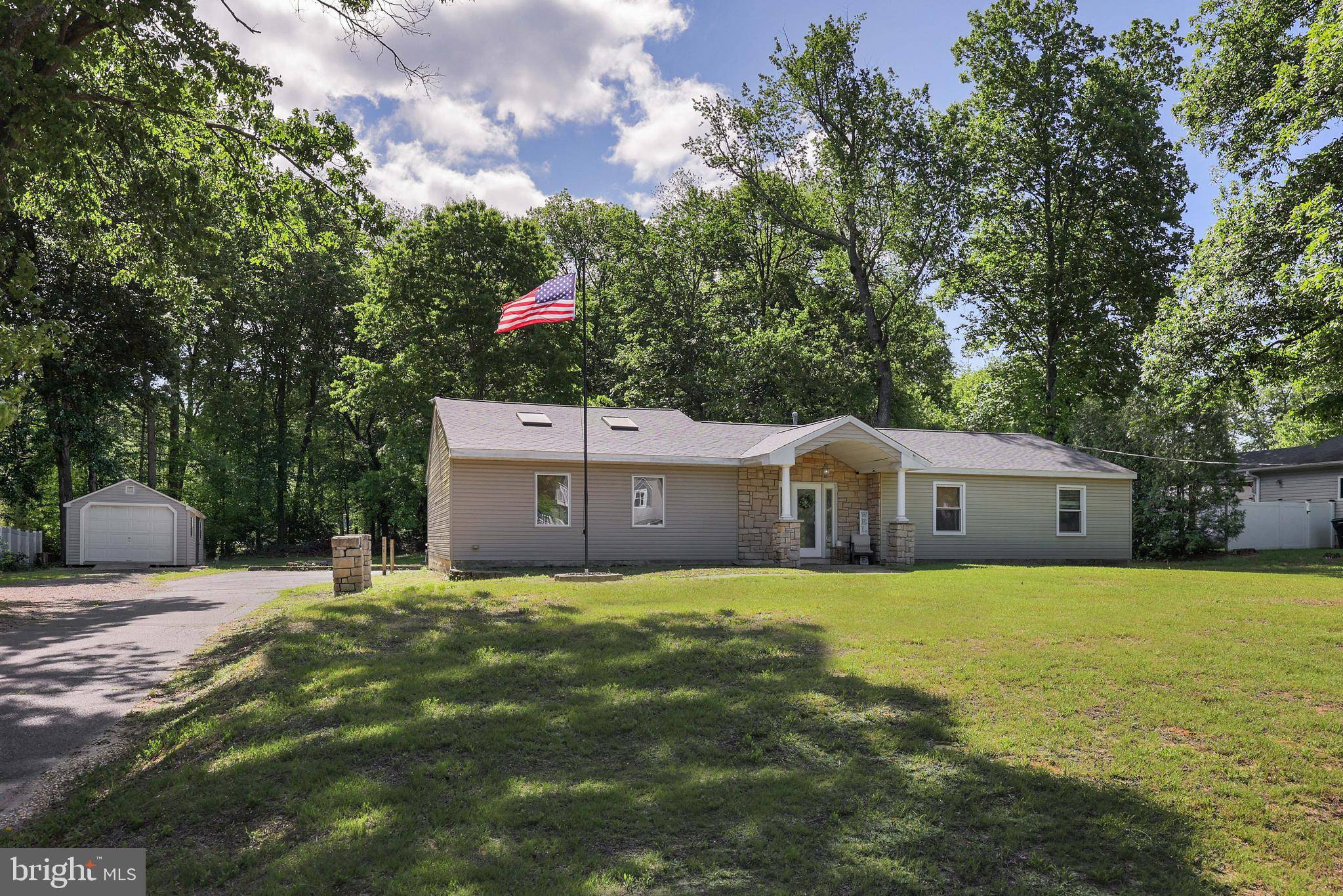 Cream Ridge, NJ 08514,390 E MILLSTREAM RD