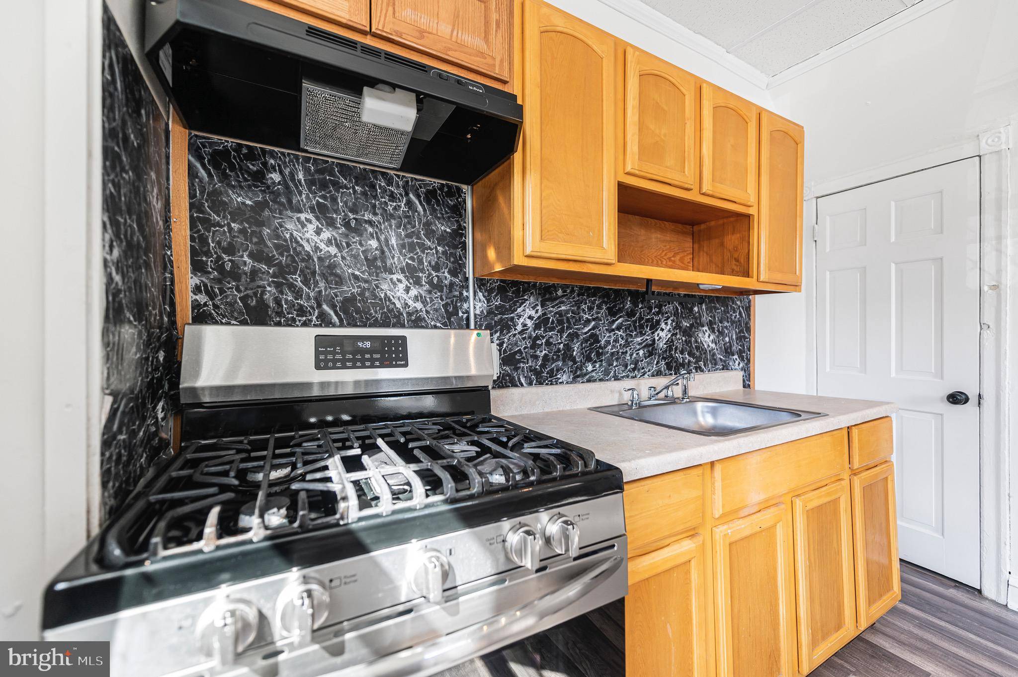 Philadelphia, PA 19140,2204 YELLAND ST