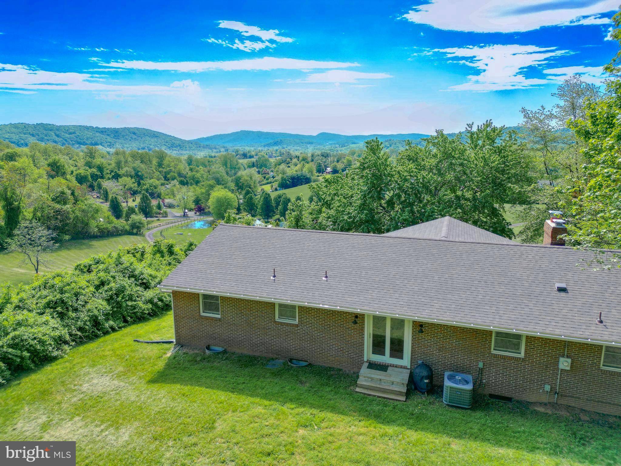 Sperryville, VA 22740,40 ANTIQUE LN