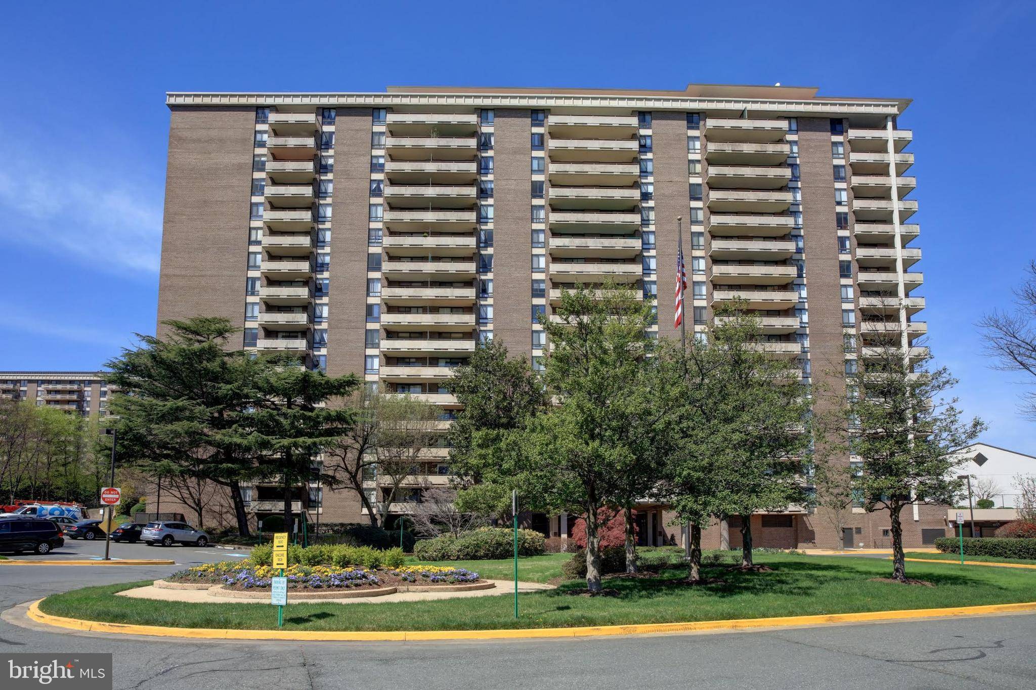 Mclean, VA 22102,1800 OLD MEADOW RD. #812