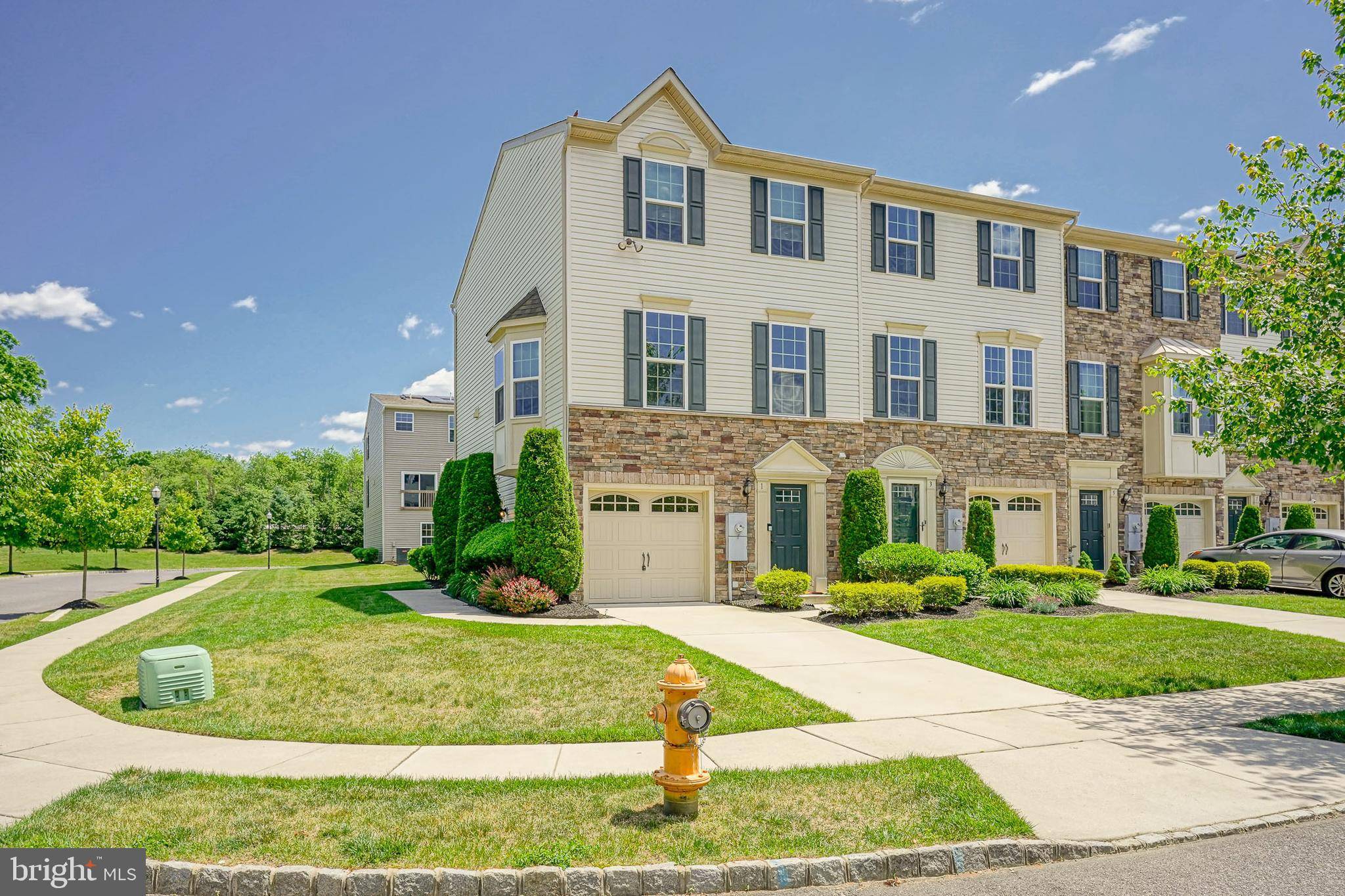 Sicklerville, NJ 08081,1 VILLAGE GREEN LN