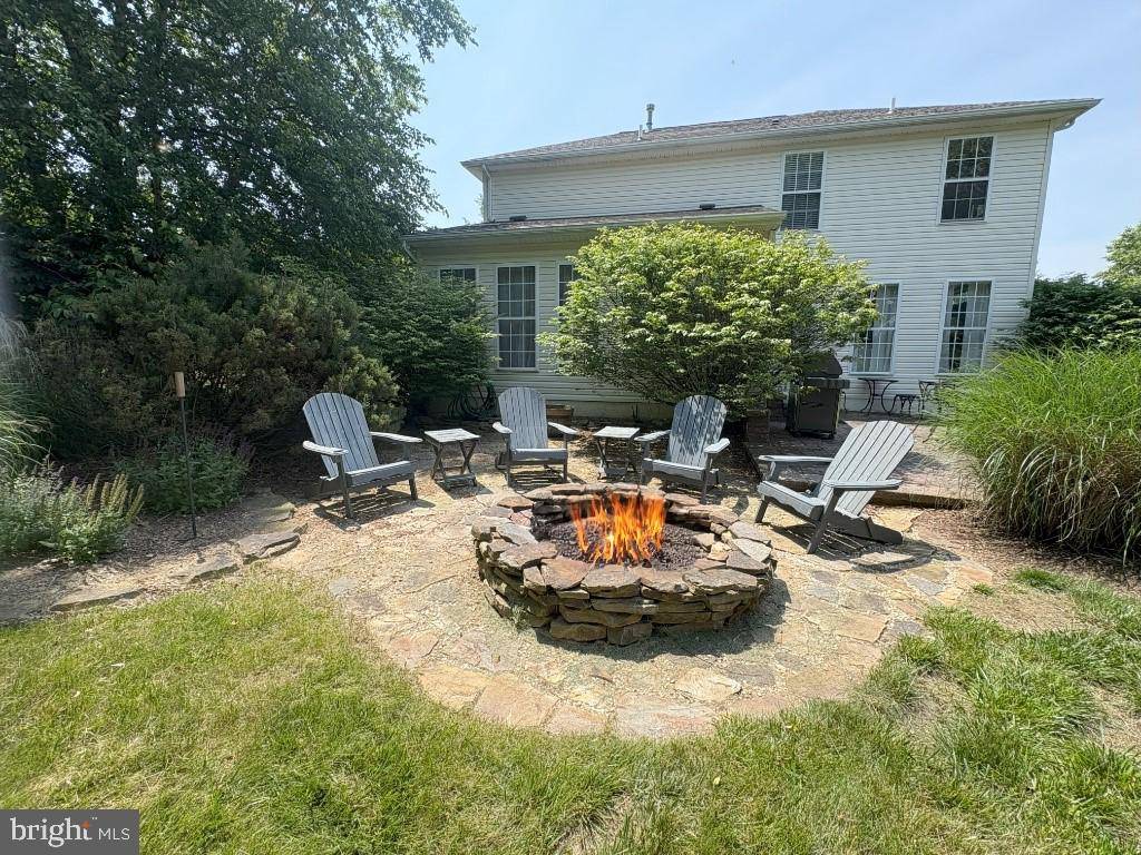 Coatesville, PA 19320,231 FLAGSTONE CIR