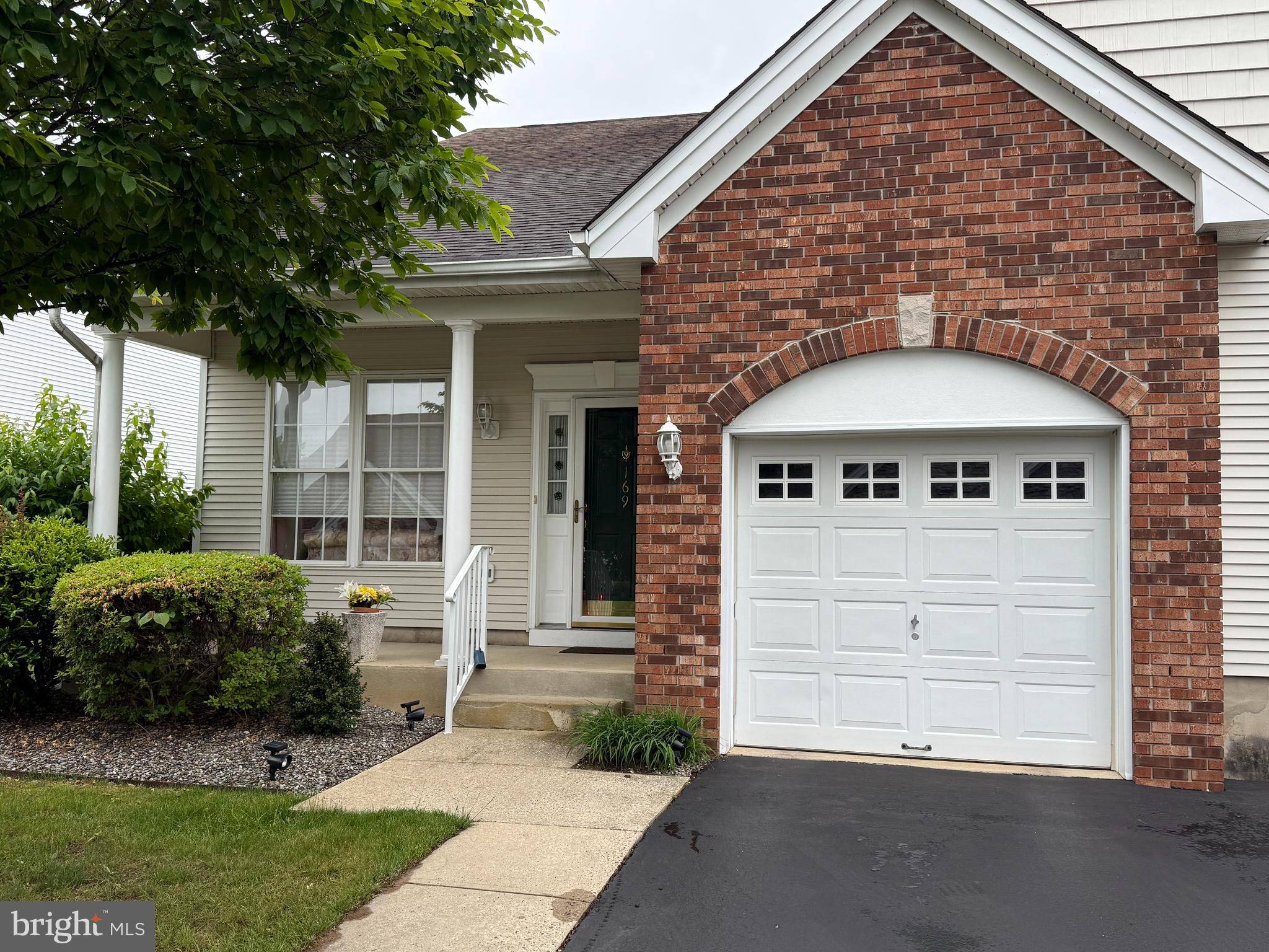 Hamilton, NJ 08690,169 MEADOWLARK DR
