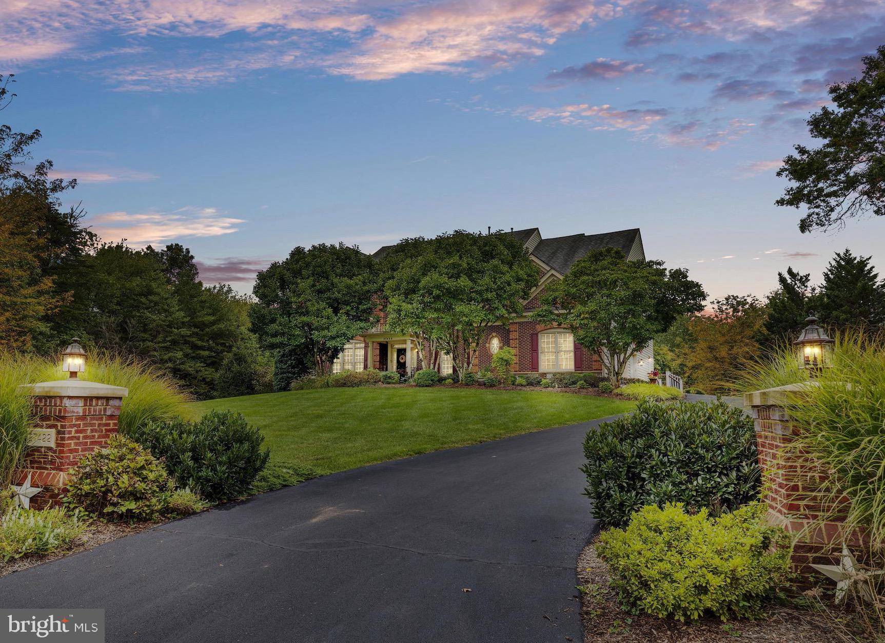 Chantilly, VA 20152,27422 BRIDLE PL