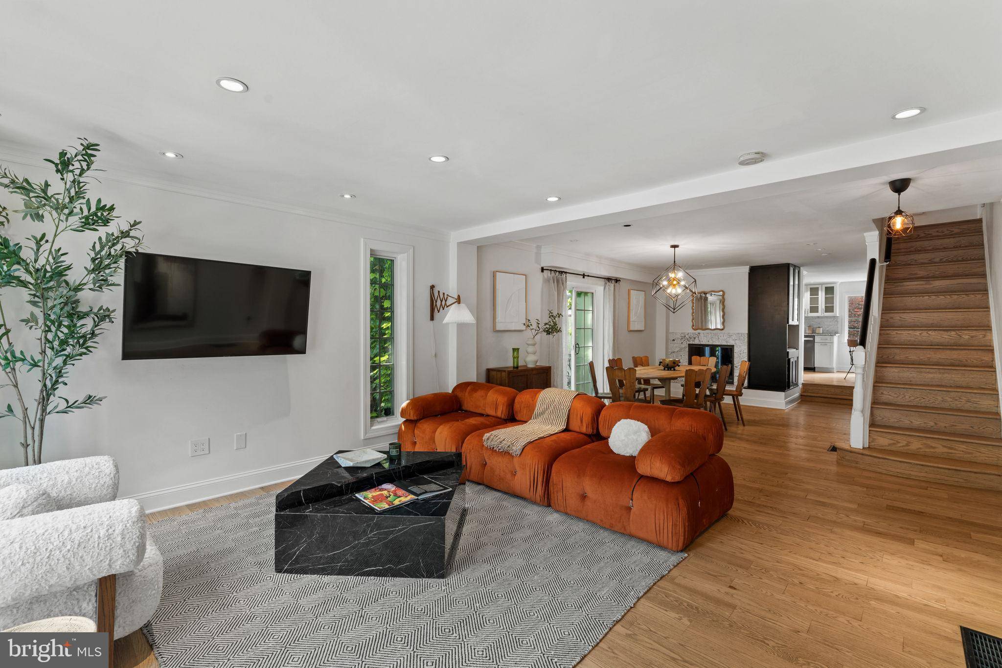 Philadelphia, PA 19103,2528 PINE ST