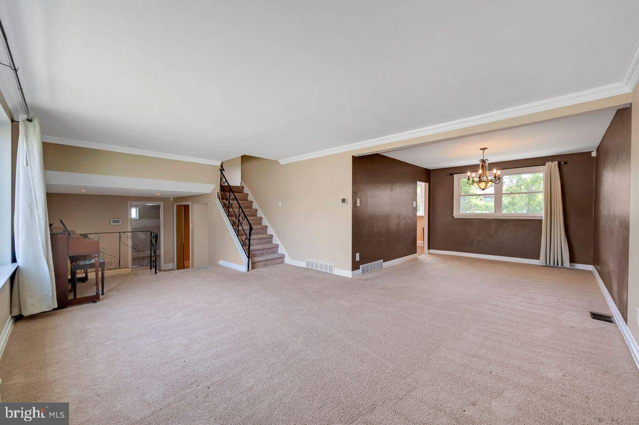 Philadelphia, PA 19115,9731 GLENHOPE RD