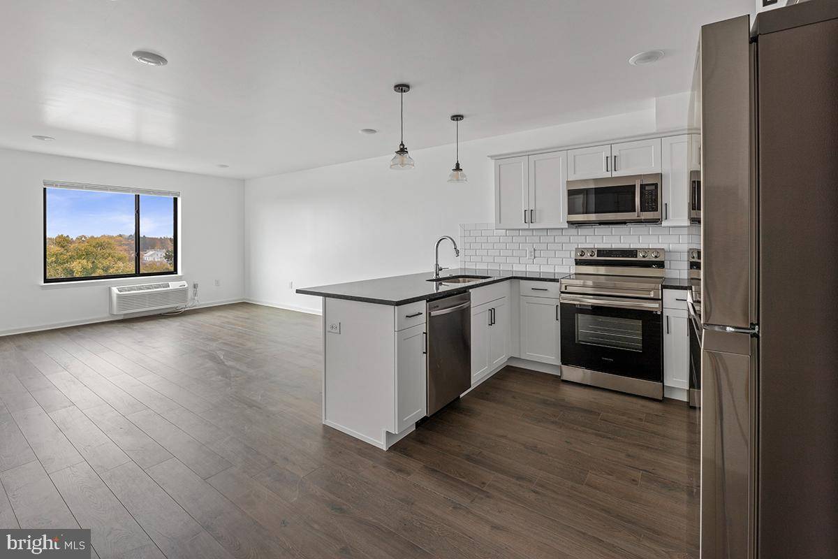 Philadelphia, PA 19128,404 FOUNTAIN ST #103