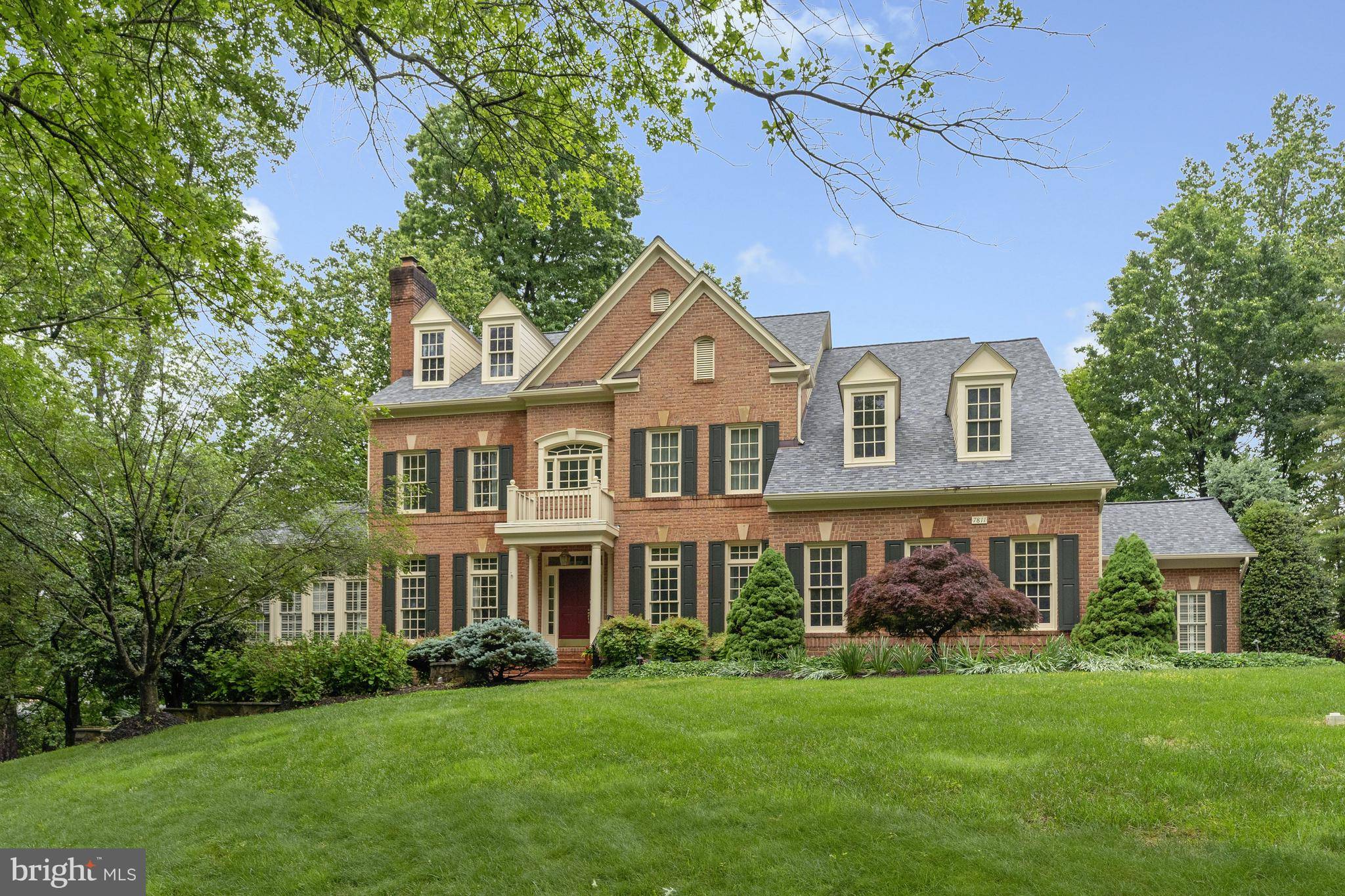 Mclean, VA 22102,7811 CROWNHURST CT