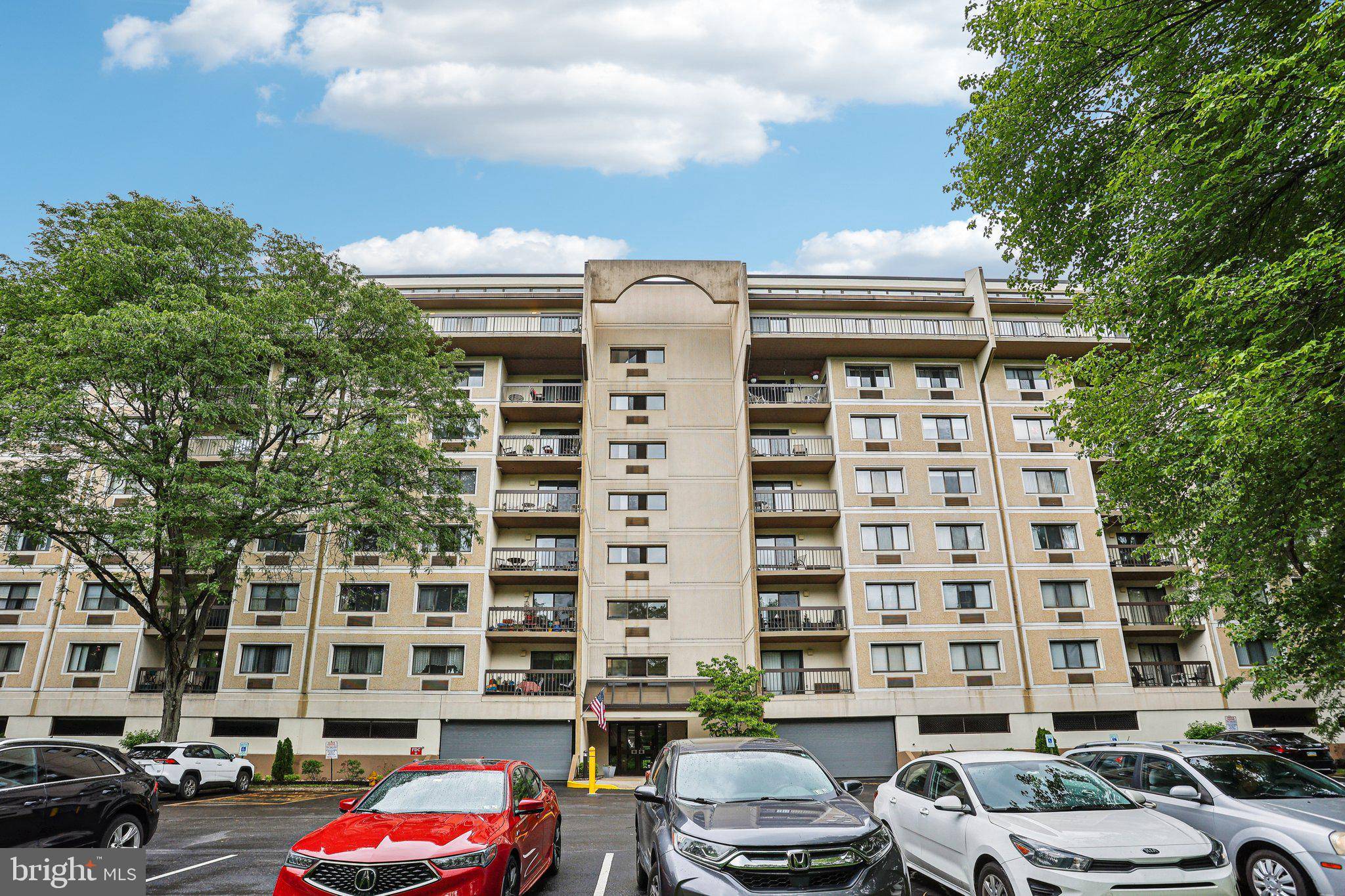 Wallingford, PA 19086,700 AVONDALE RD #PH-12