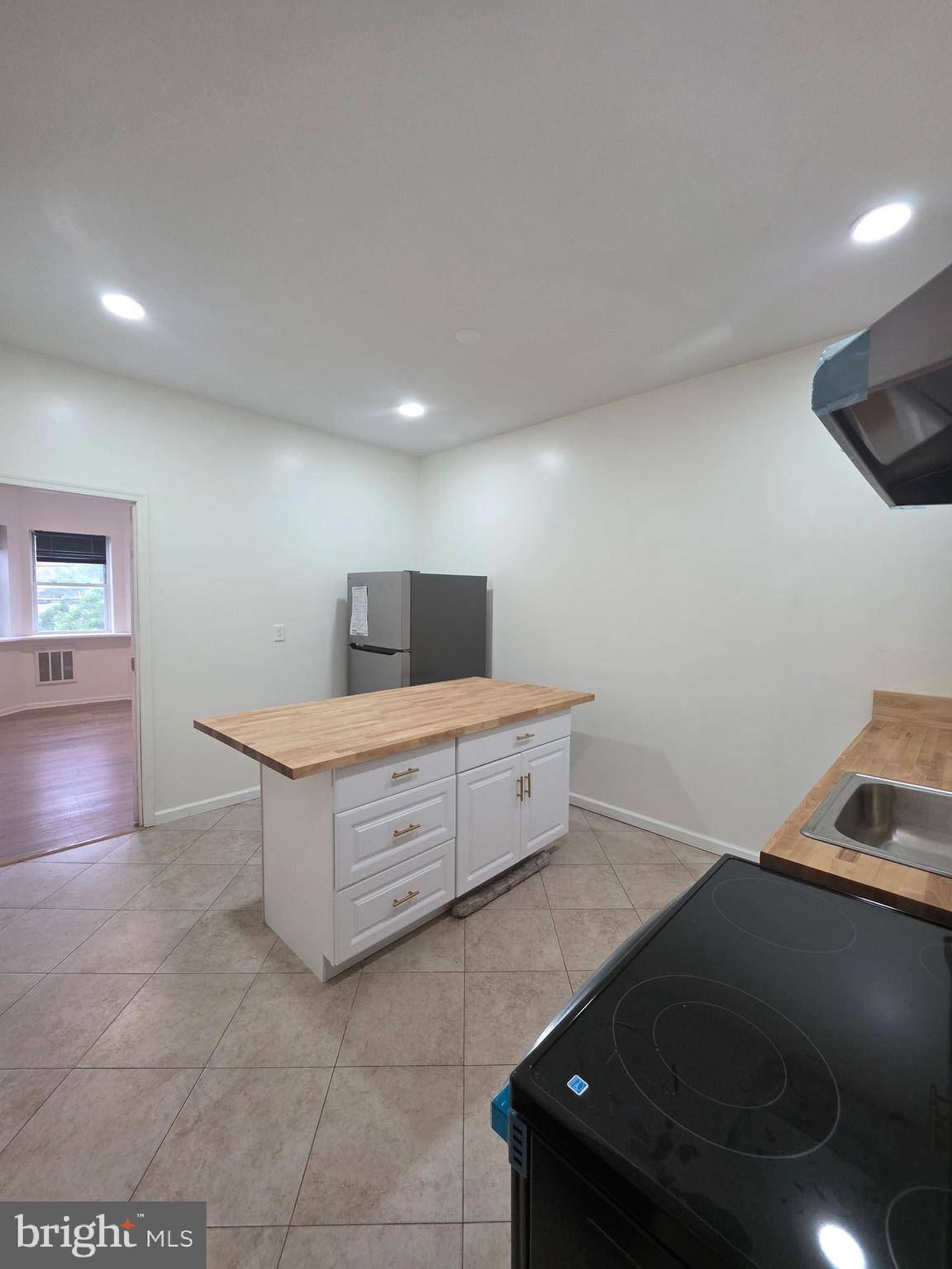 Philadelphia, PA 19132,2111 W SOMERSET ST