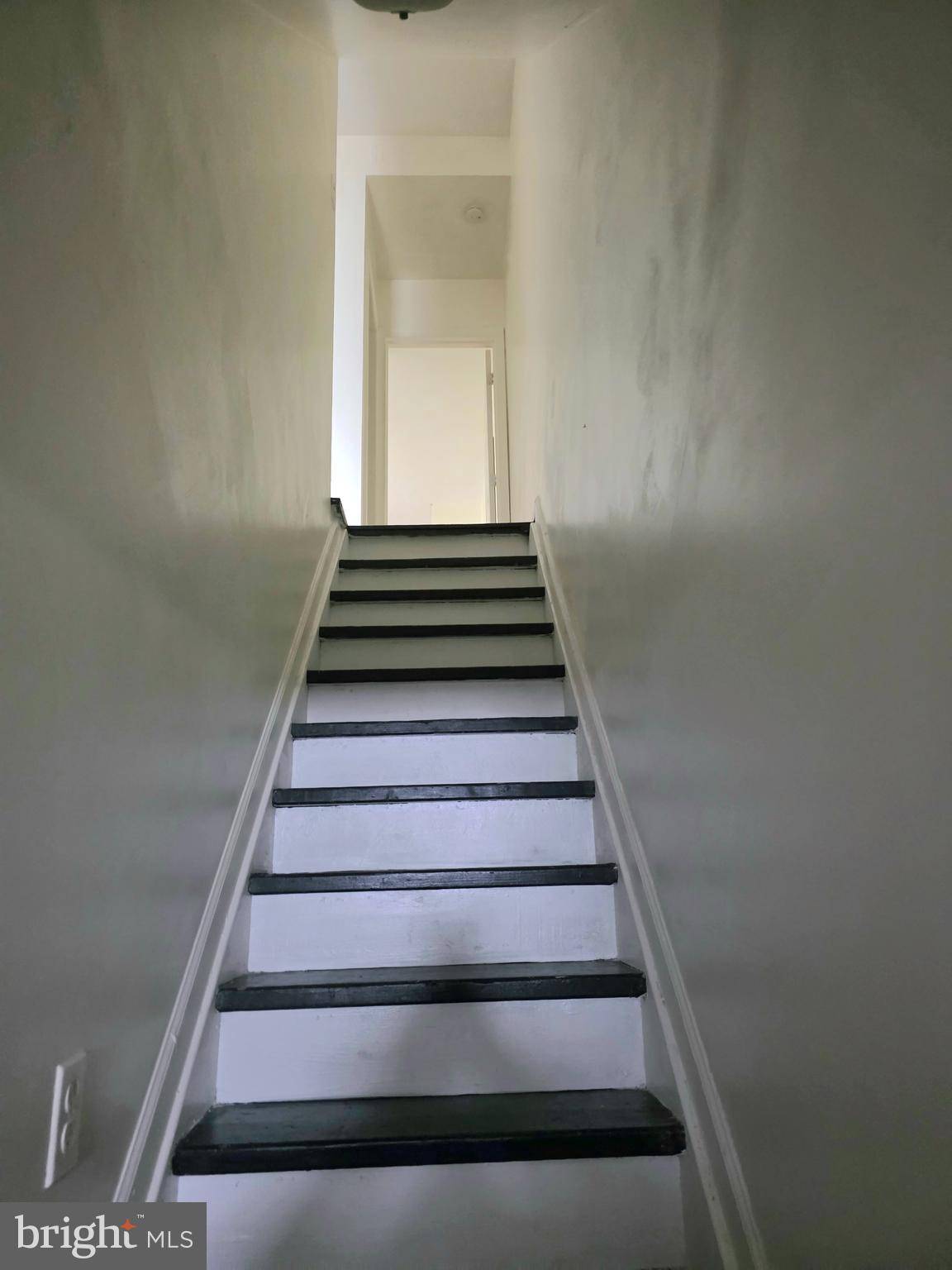 Philadelphia, PA 19132,2111 W SOMERSET ST