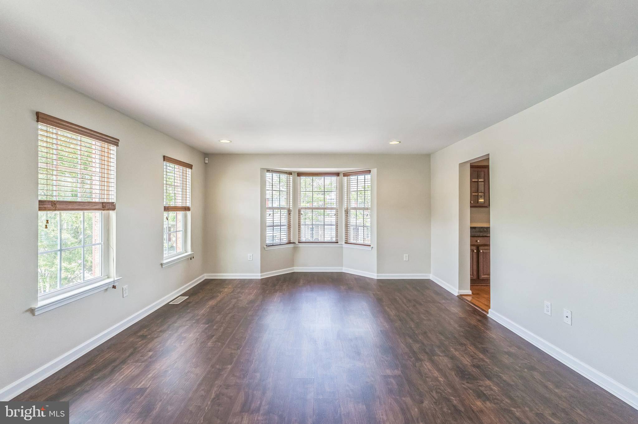 Cinnaminson, NJ 08077,102 HELEN DR