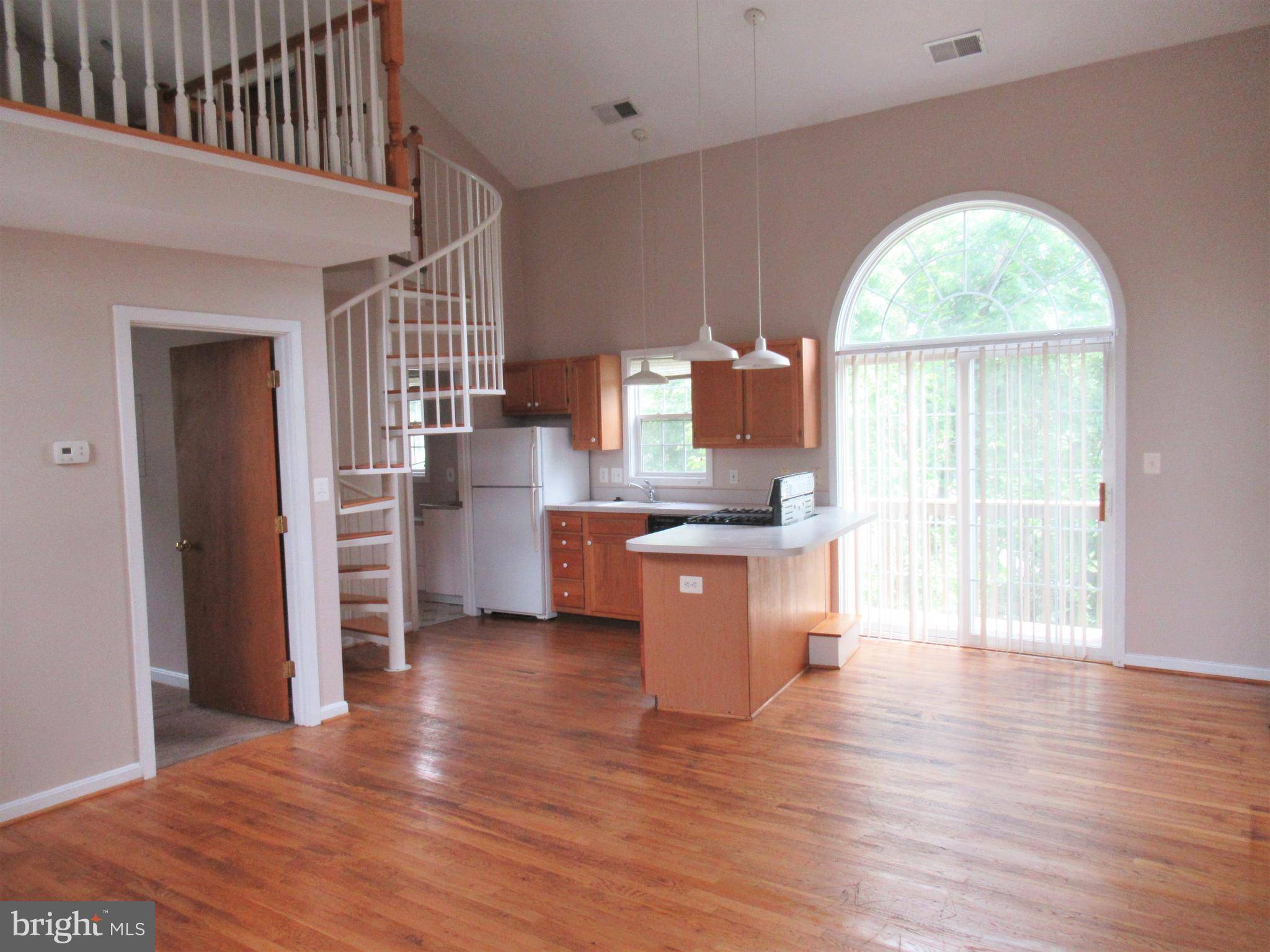 Arlington, VA 22204,4400 S FOUR MILE RUN DR #3