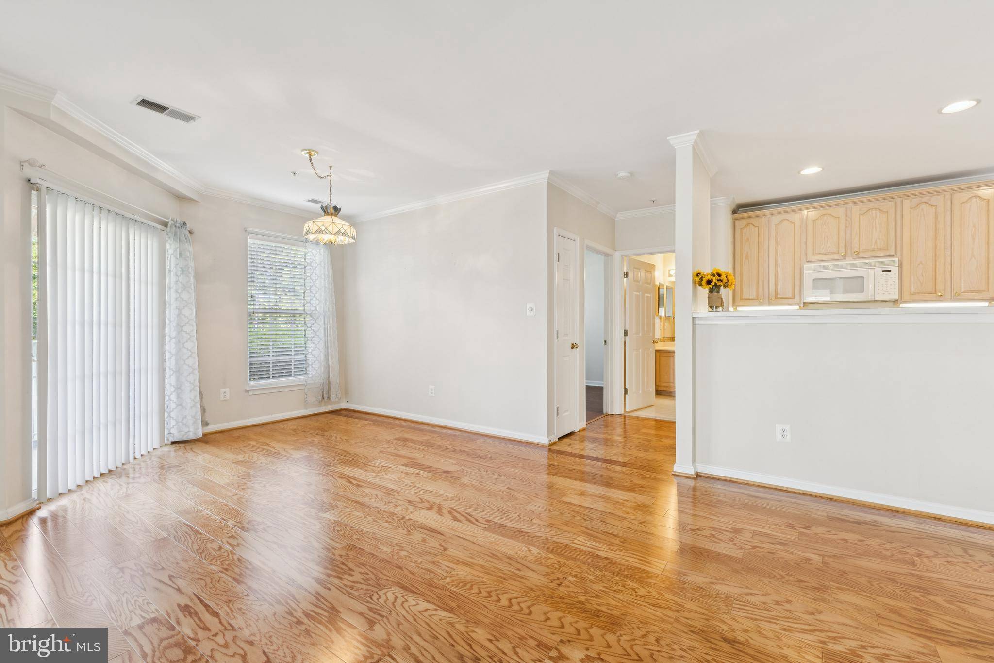 Chantilly, VA 20152,25272 RIFFLEFORD SQ #104