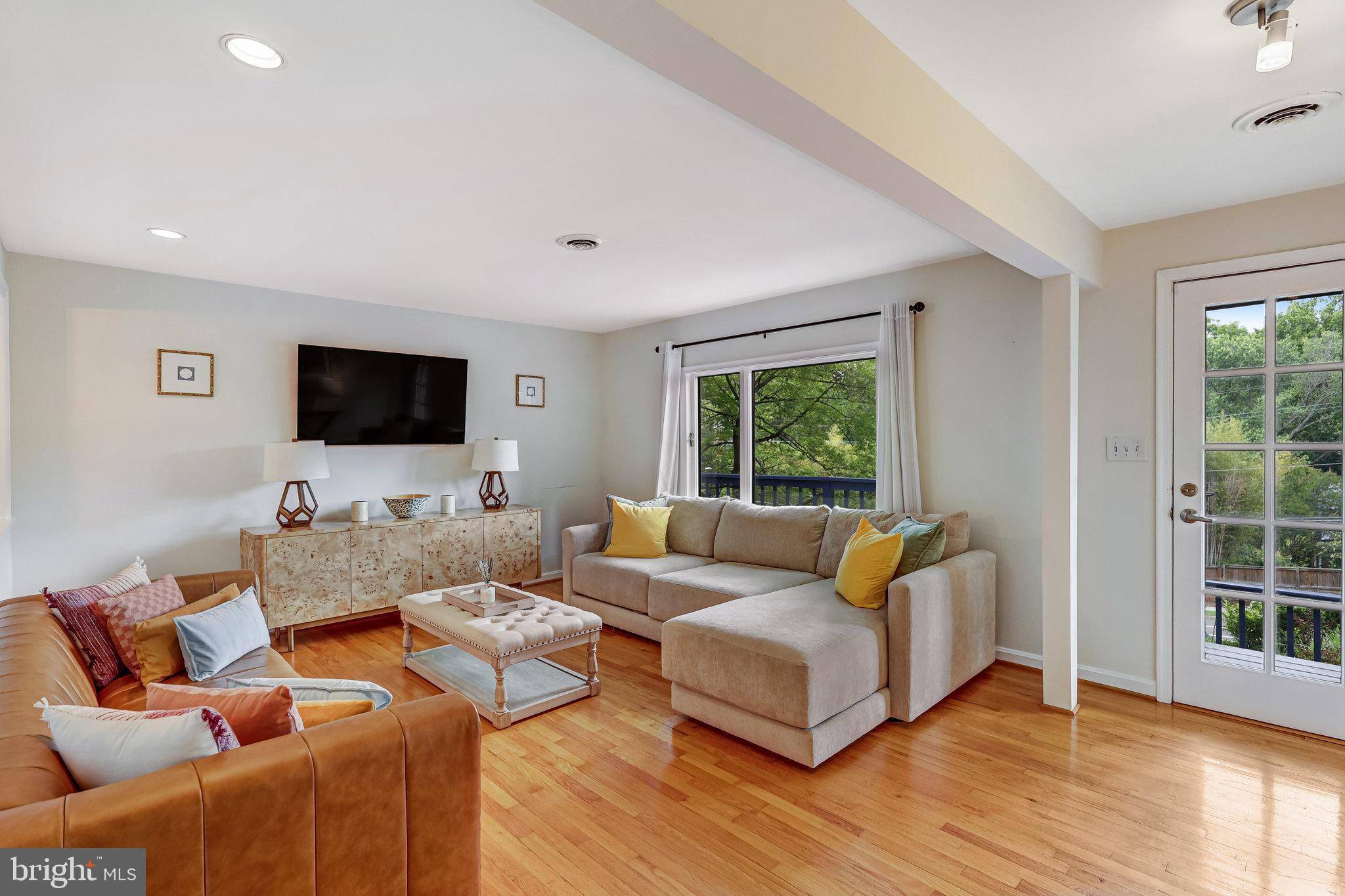 Arlington, VA 22207,3324 LORCOM LN
