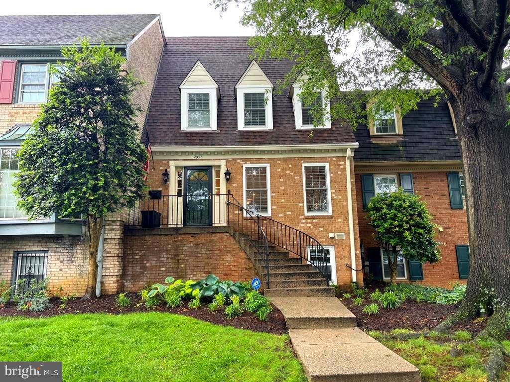 Arlington, VA 22207,2327 N GLEBE RD