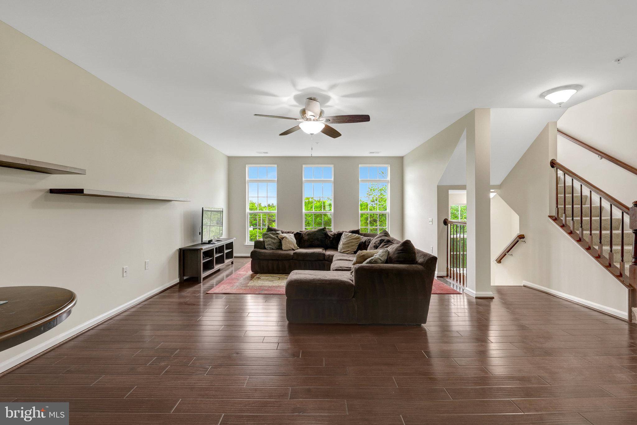 Chantilly, VA 20152,43469 TOWN GATE SQ