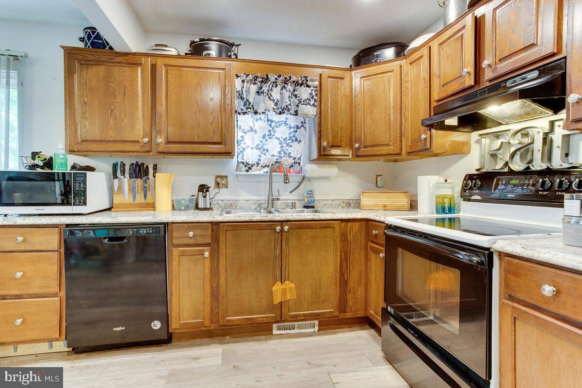 Arnold, MD 21012,1214 HEARTWOOD CT
