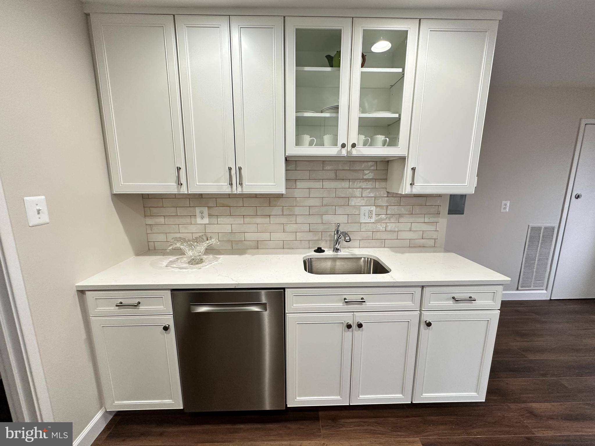 Herndon, VA 20170,517 FLORIDA AVE #T4