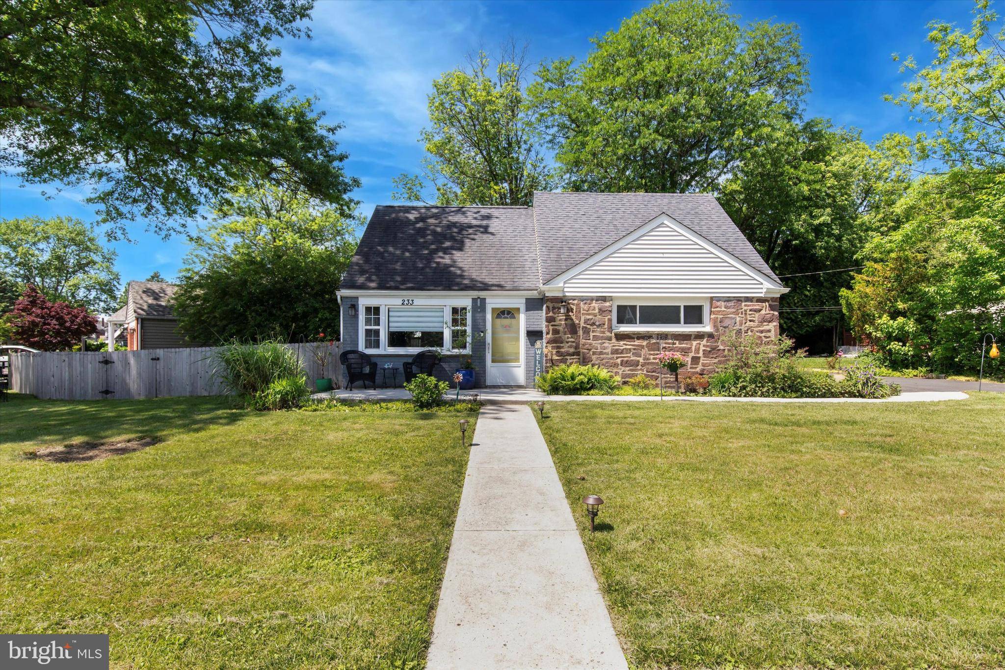 Norristown, PA 19403,233 OXFORD CIR